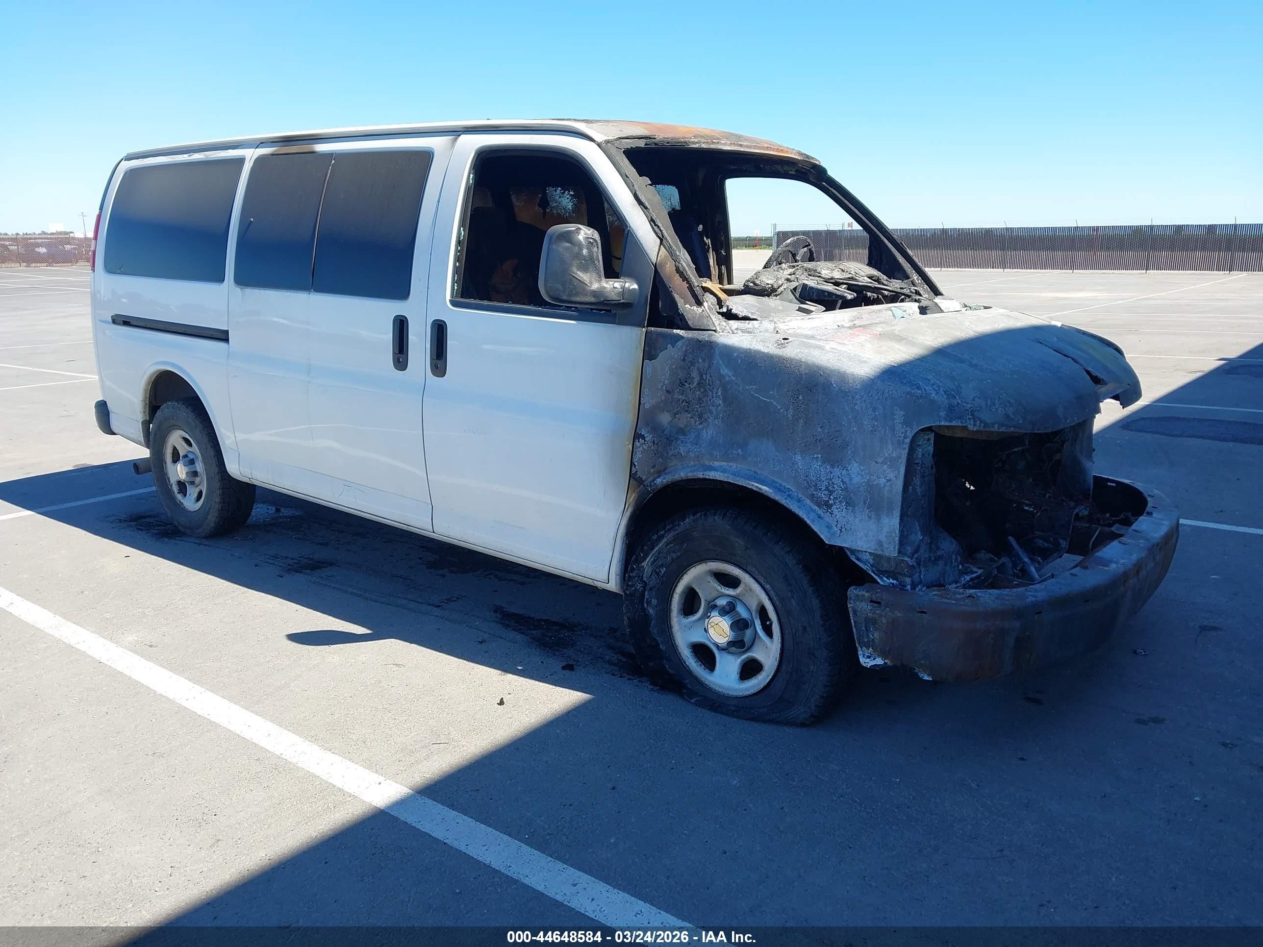 2005 Chevrolet Express Passenger, VIN 1GNFG15T251189998 — Burn