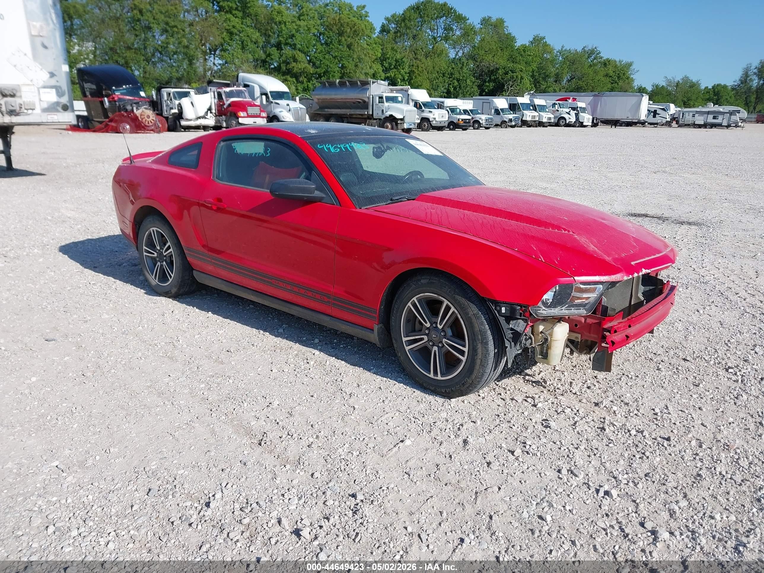 2011 Ford Mustang Premium, VIN 1ZVBP8AM7B5168192 — Перед