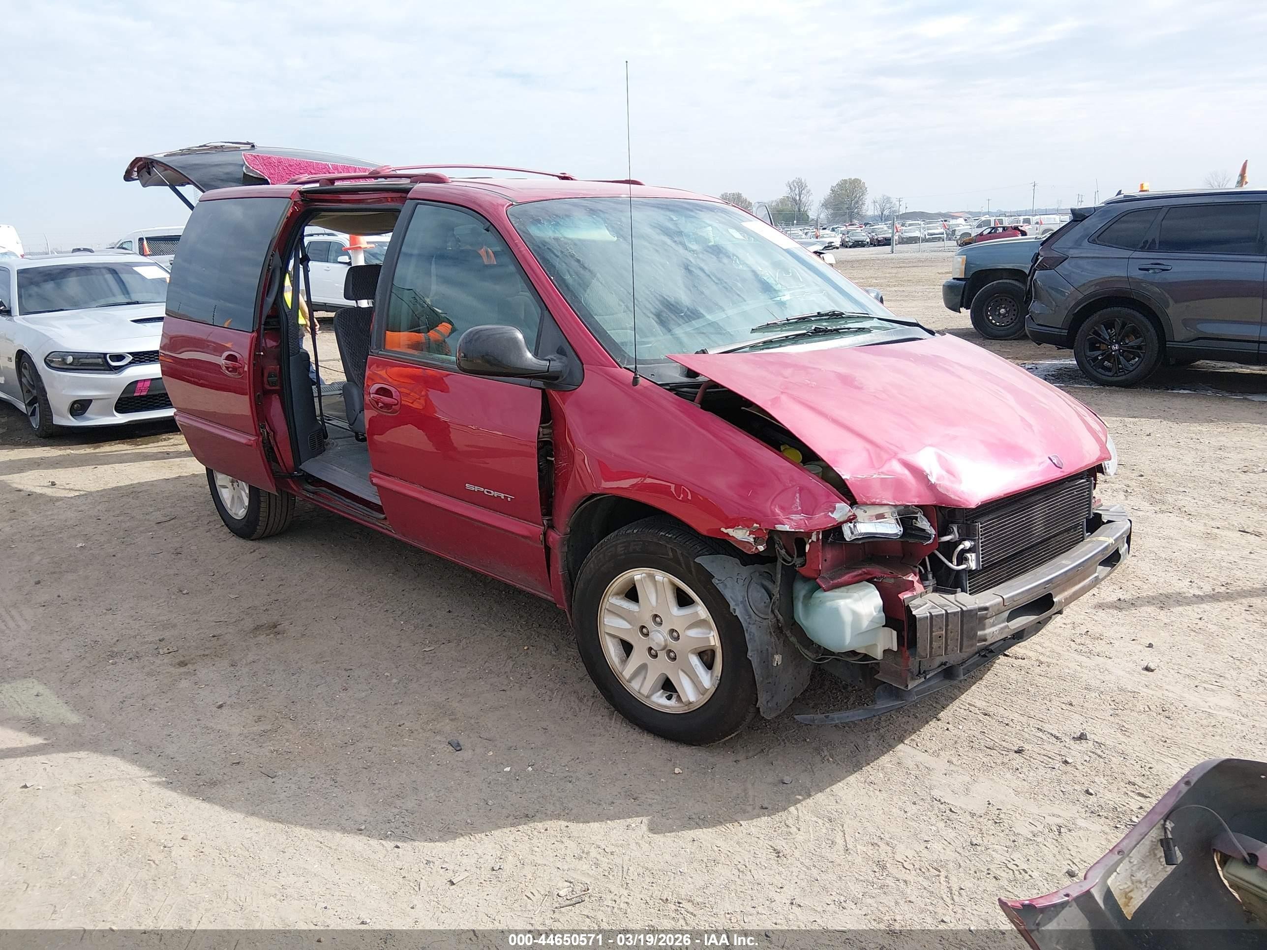 1998 Dodge Caravan SE, VIN 1B4GP44G8WB506341 — Перед