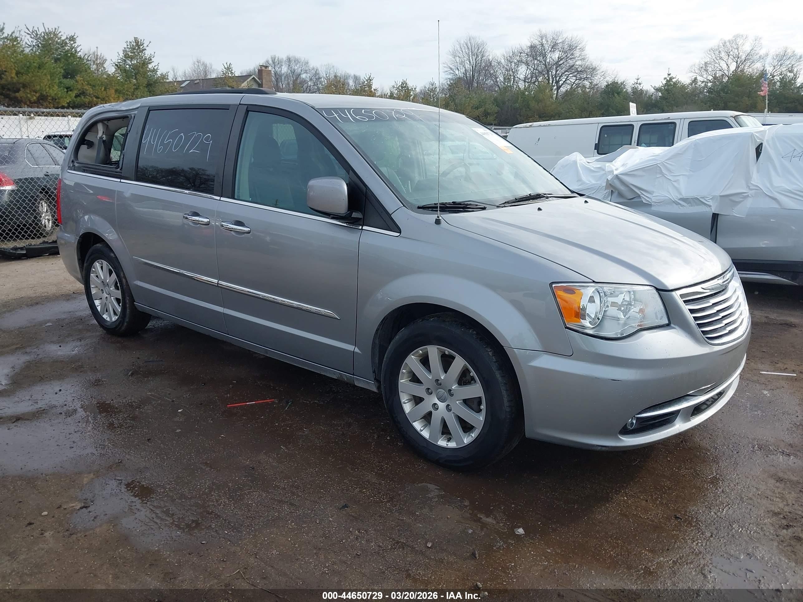 2016 Chrysler Town & Country Touring, VIN 2C4RC1BG5GR199416 — Крыша