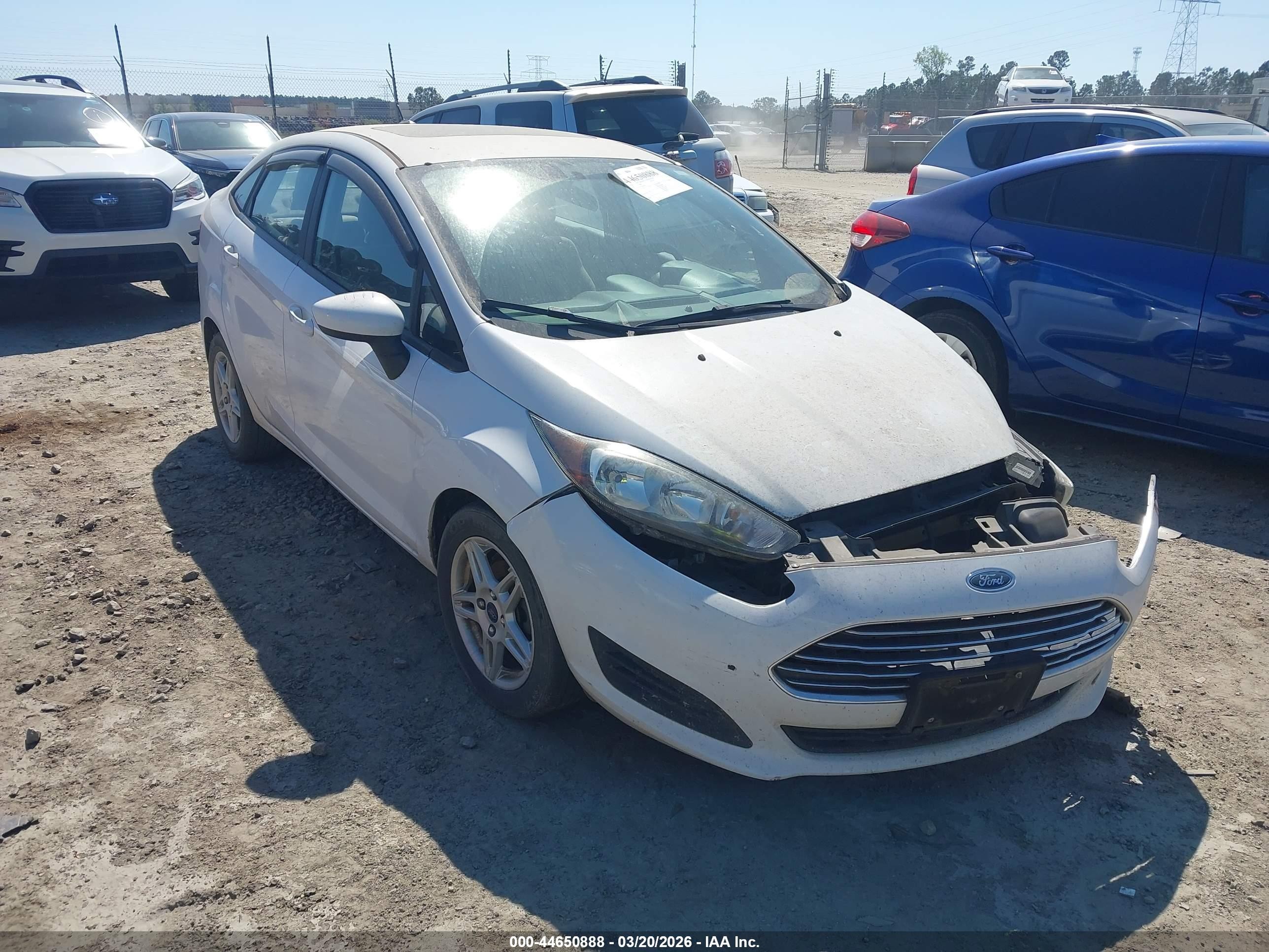 2019 Ford Fiesta SE, VIN 3FADP4BJXKM108965 — Front end