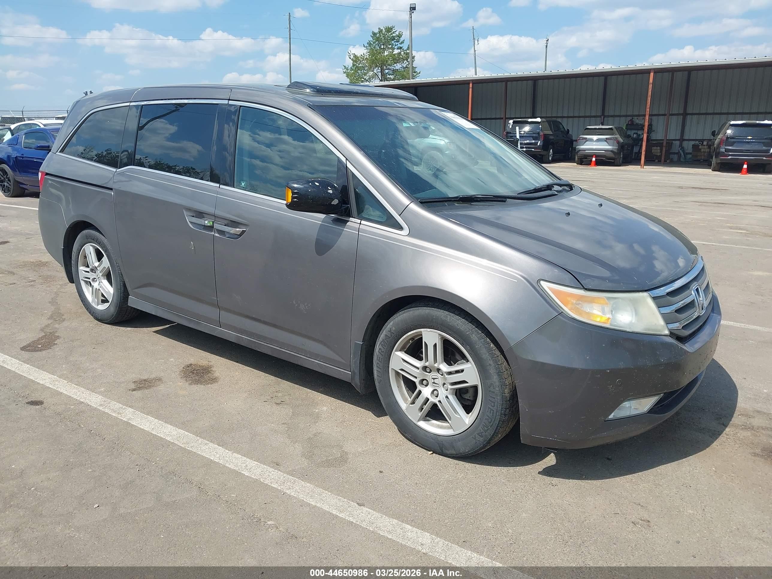 2012 Honda Odyssey Touring, VIN 5FNRL5H92CB116854 — Rear end