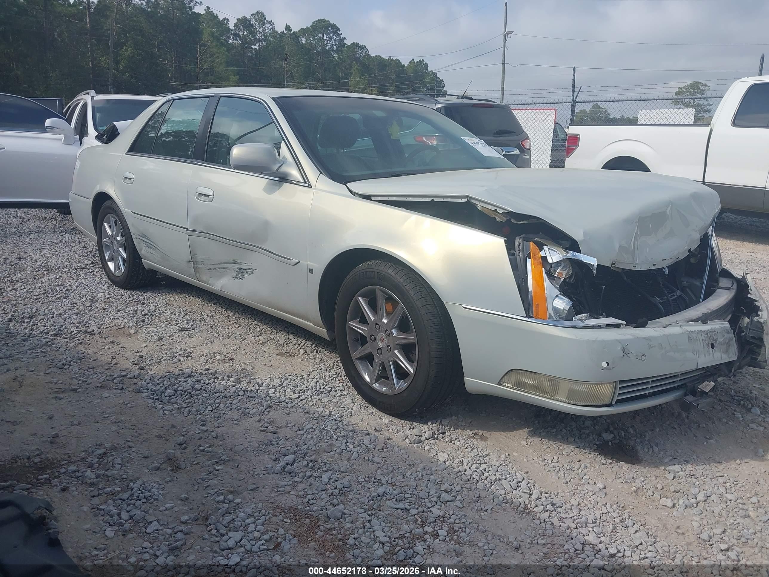 2010 Cadillac DTS 1SC, VIN 1G6KD5EY3AU105010 — Front end