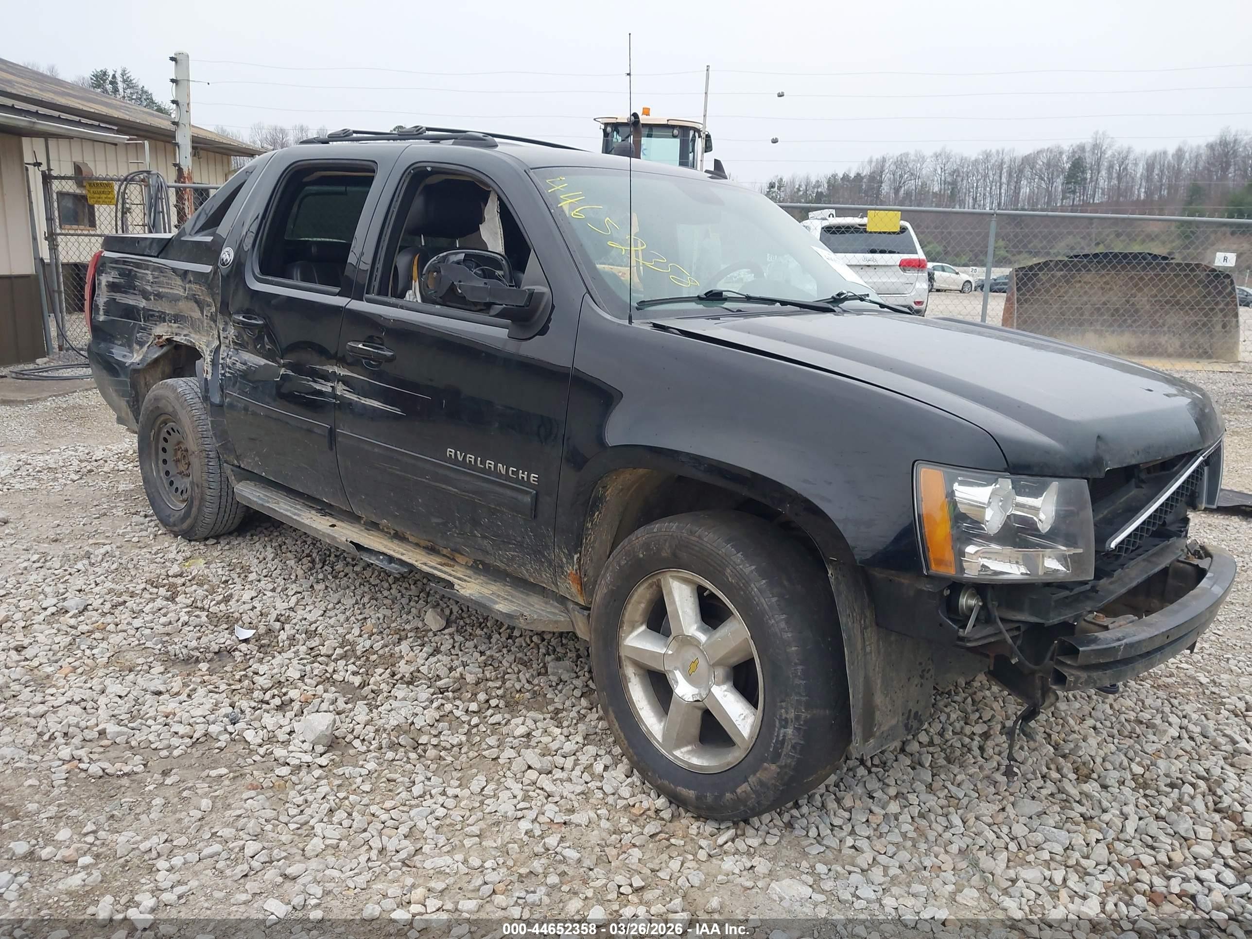 2013 Chevrolet Avalanche LT, VIN 3GNTKFE76DG191402 — Side