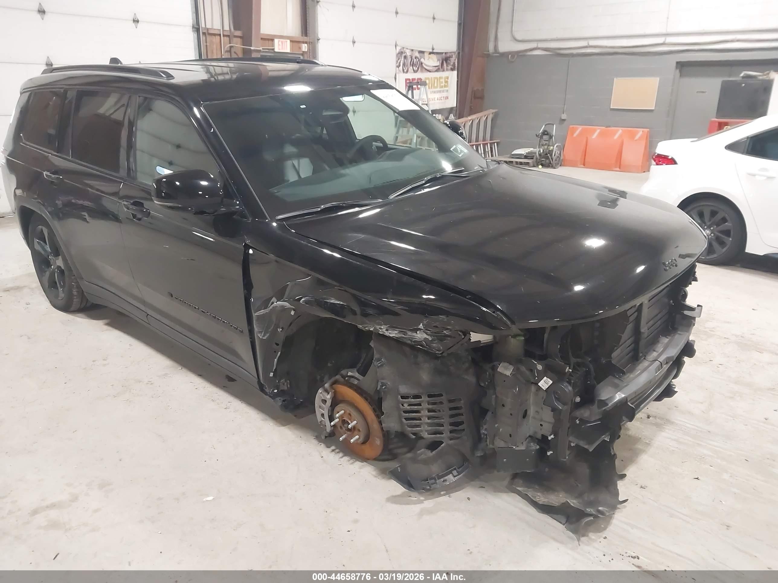 2024 Jeep Grand Cherokee Limited, VIN 1C4RJKBG0R8550680 — Front end