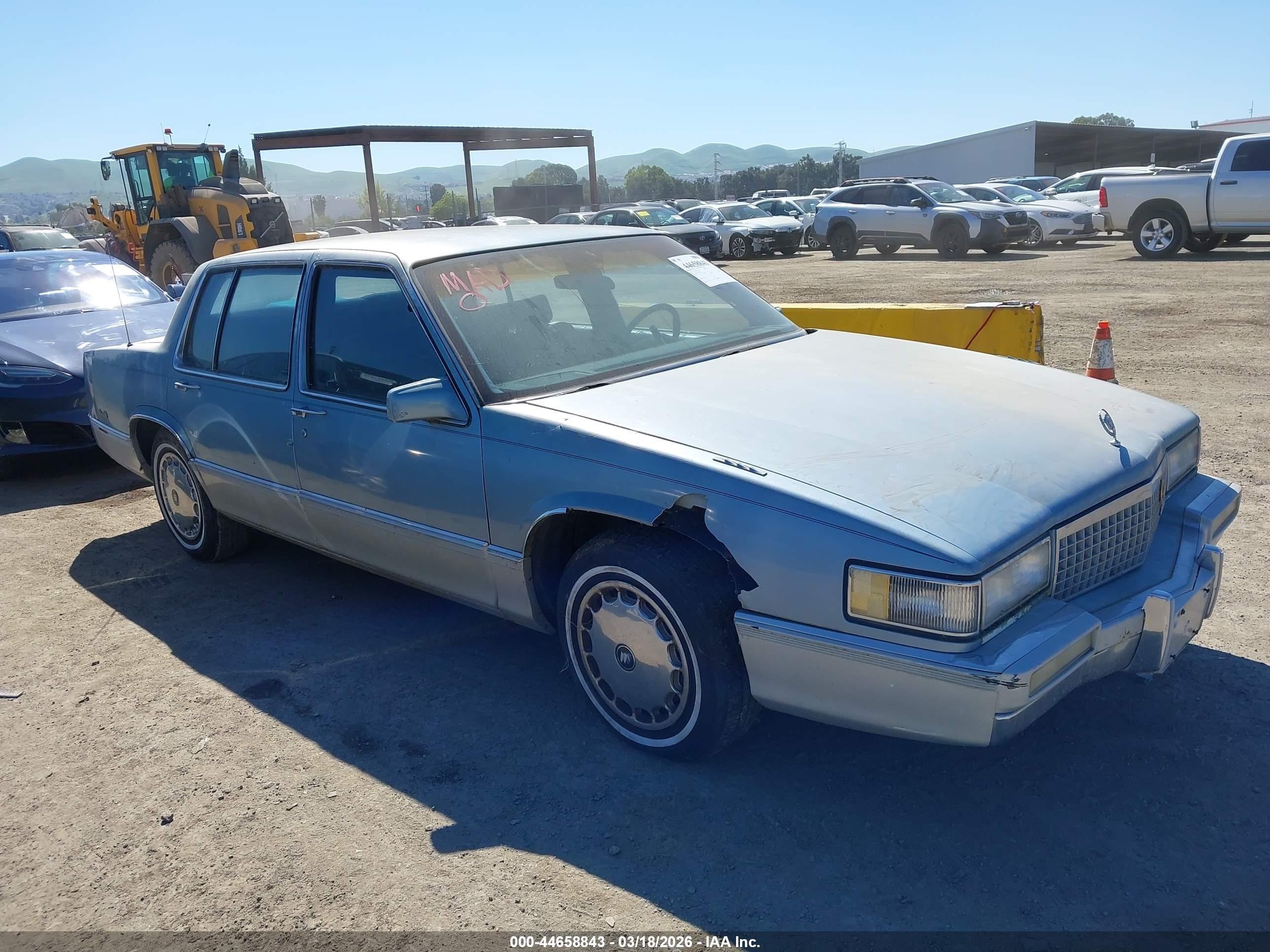 1990 Cadillac DeVille, VIN 1G6CD5333L4326007 — Rear end