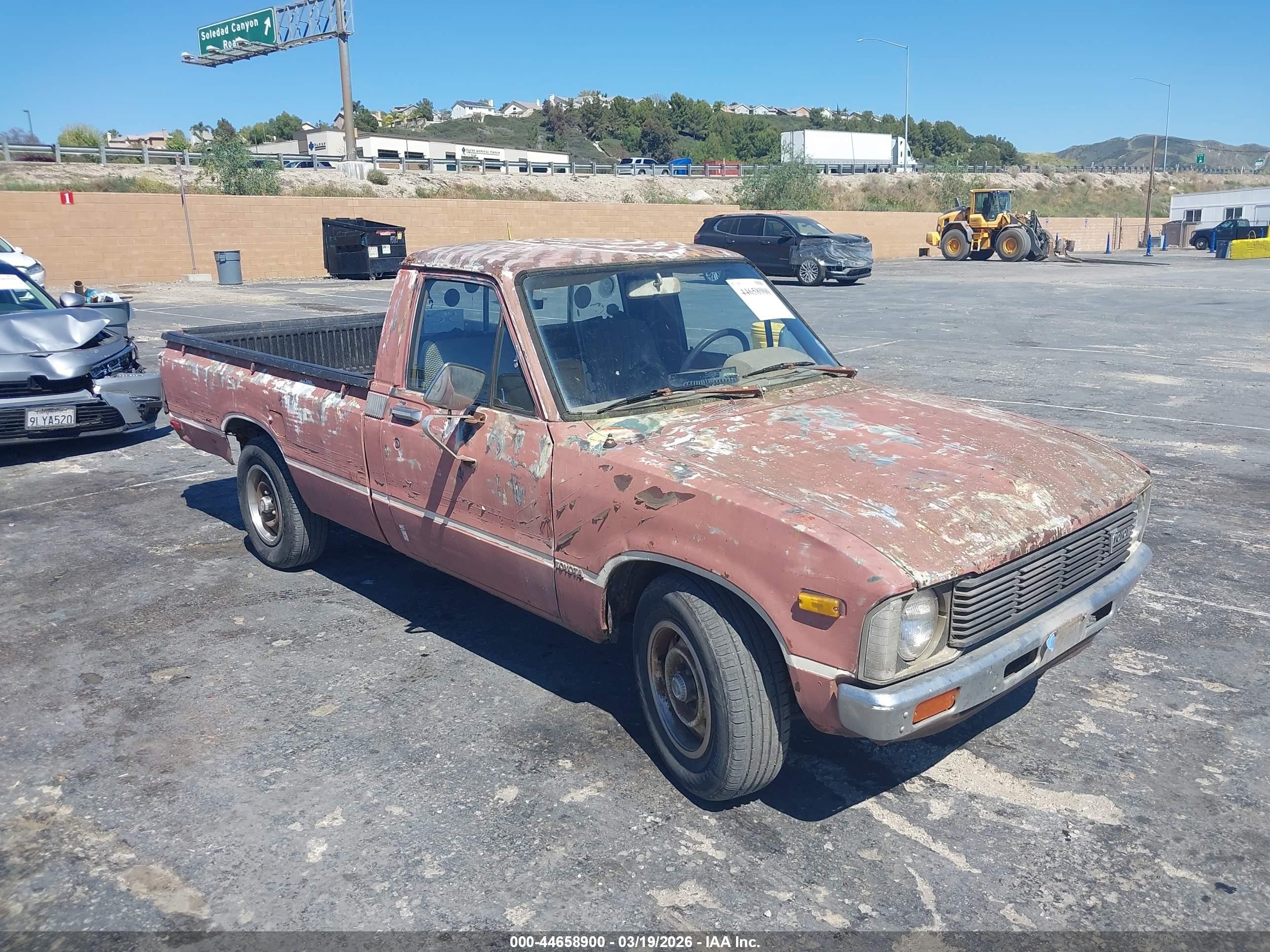 1981 Toyota Pickup, VIN JT4RN44S8B0026229 — Front end