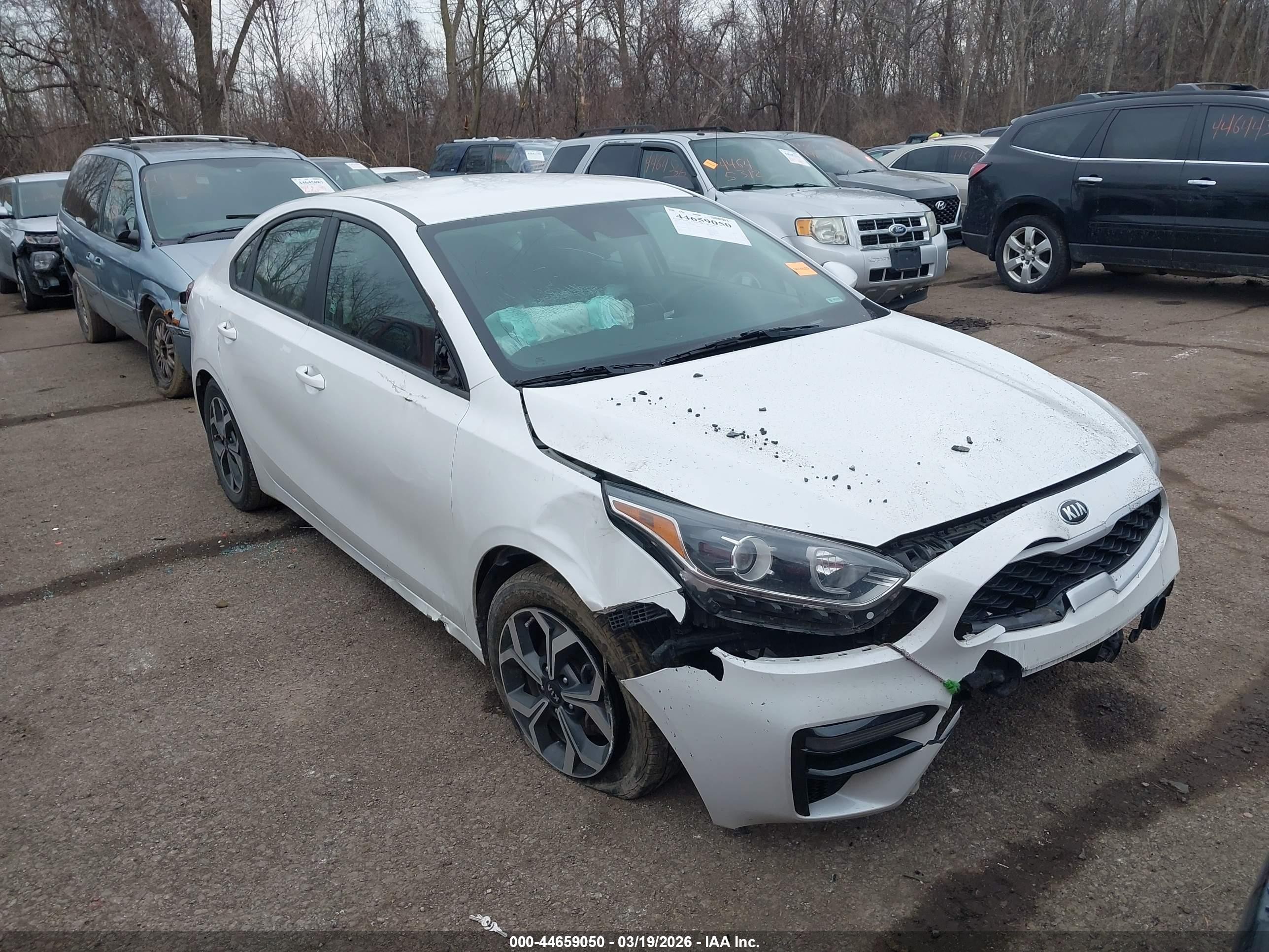 2021 Kia Forte LXS, VIN 3KPF24AD6ME410716 — Front end