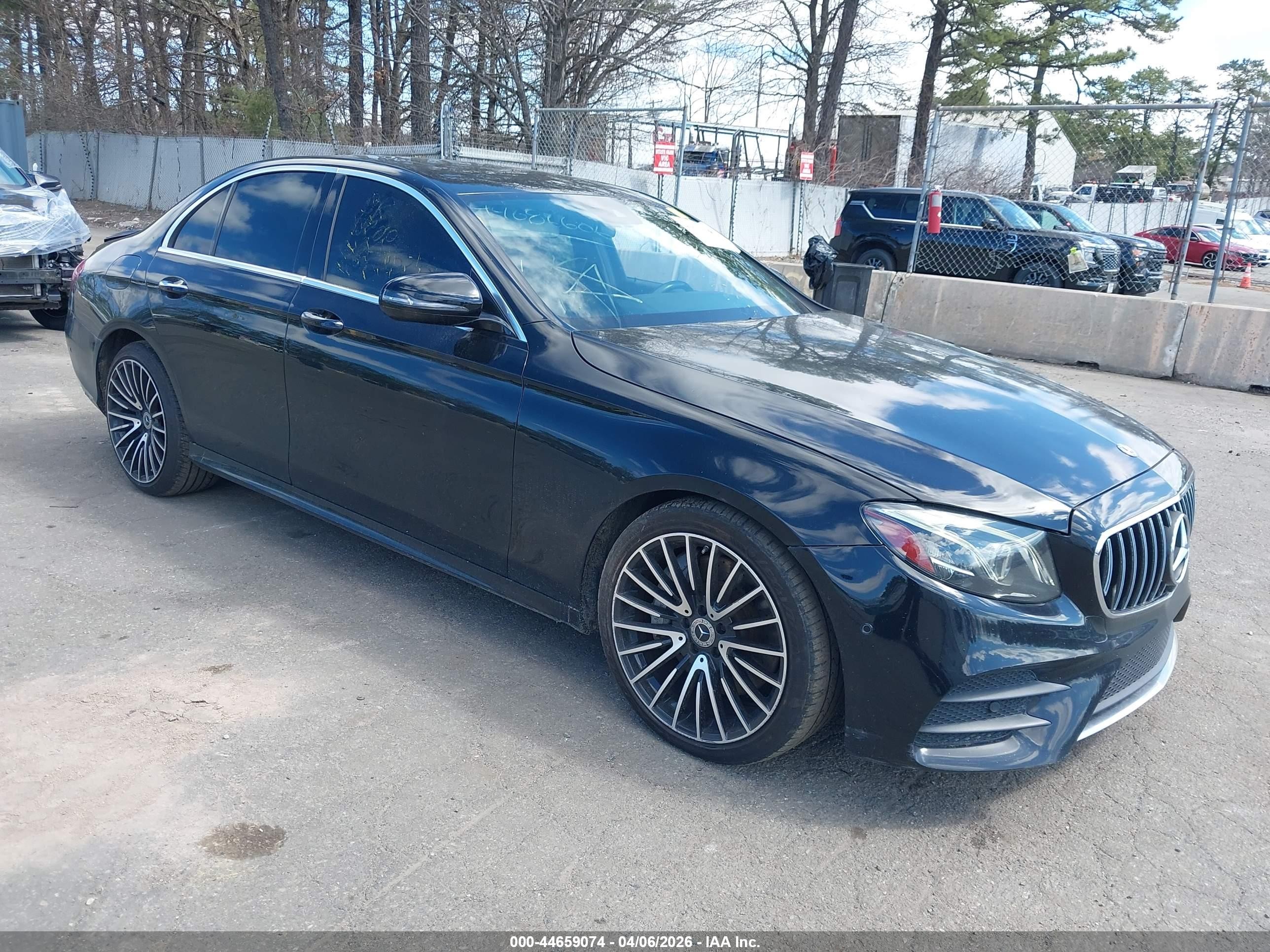 2018 Mercedes-Benz E 300, VIN WDDZF4JB4JA333140 — Auction photo 1 of 5