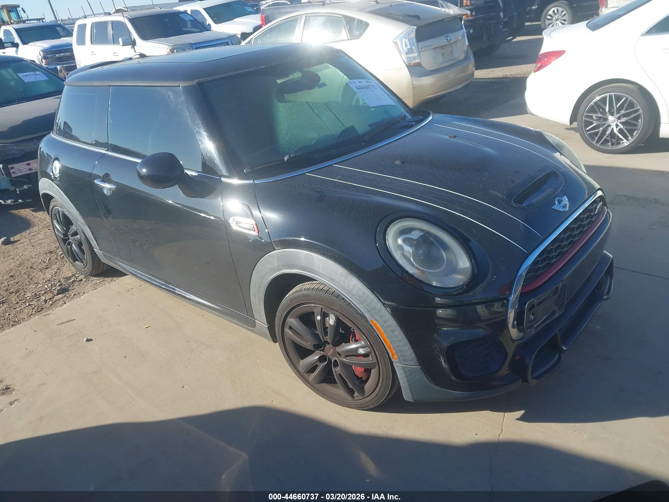 2016 MINI Hardtop John Cooper Works, VIN WMWXM9C55GT996951 — Фото с аукциона 1 of 5