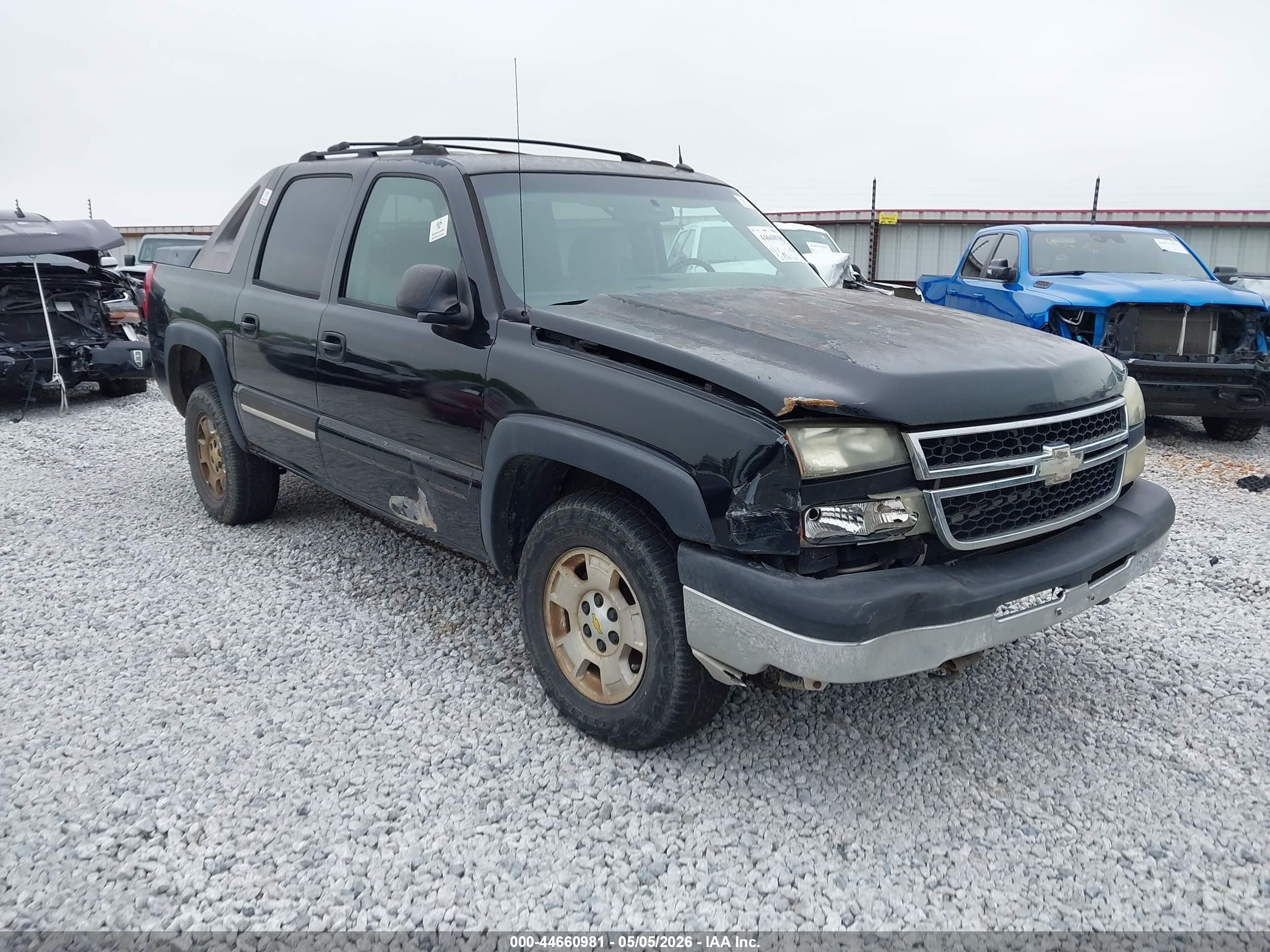 2005 Chevrolet Avalanche LS, VIN 3GNEC12Z55G204723 — Front end
