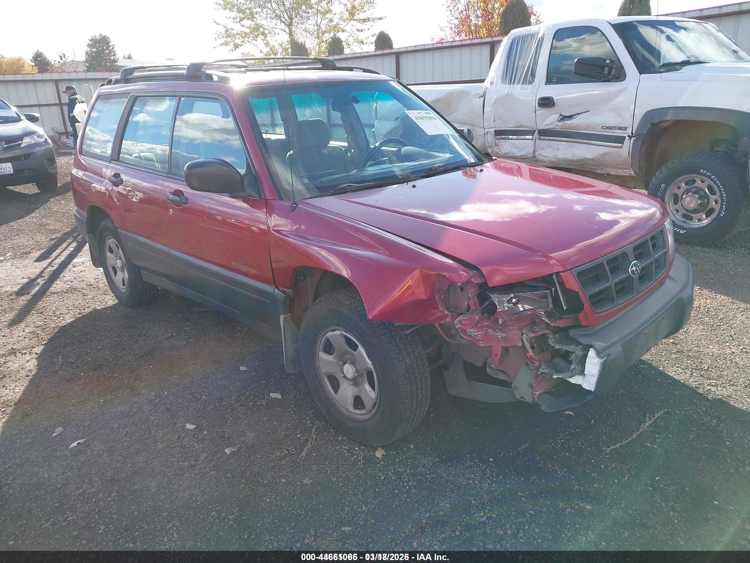 2000 Subaru Forester L, VIN JF1SF635XYH720796 — Перед
