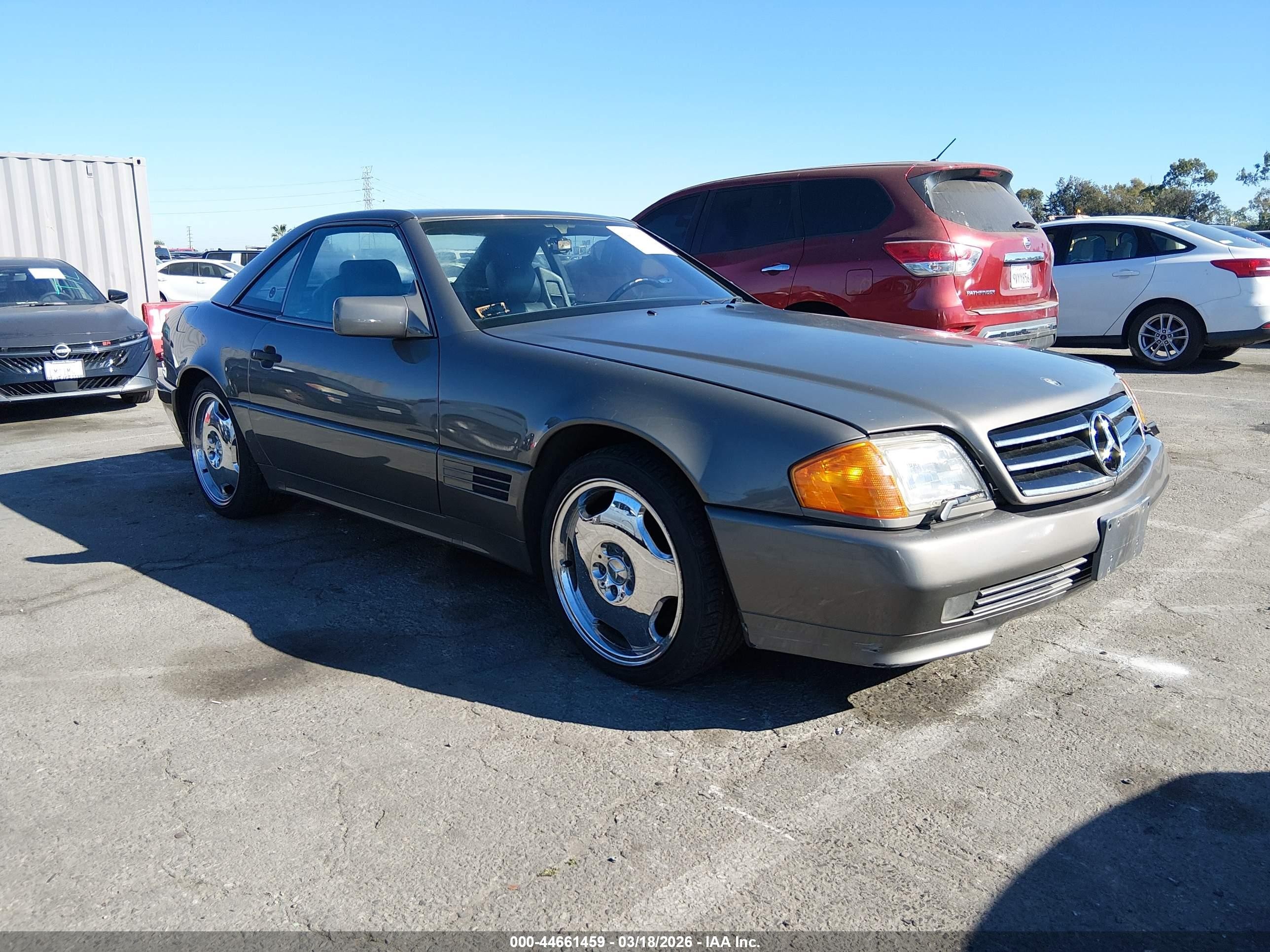 1992 Mercedes-Benz 500, VIN WDBFA66E5NF065104 — Normal wear