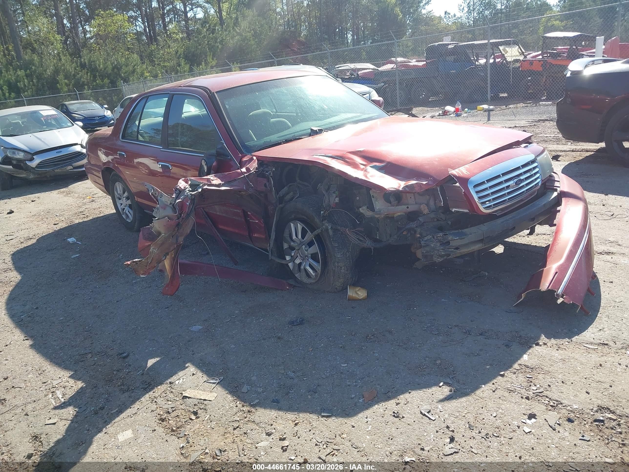 2000 Ford Crown Victoria, VIN 2FAFP73W2YX105897 — All over