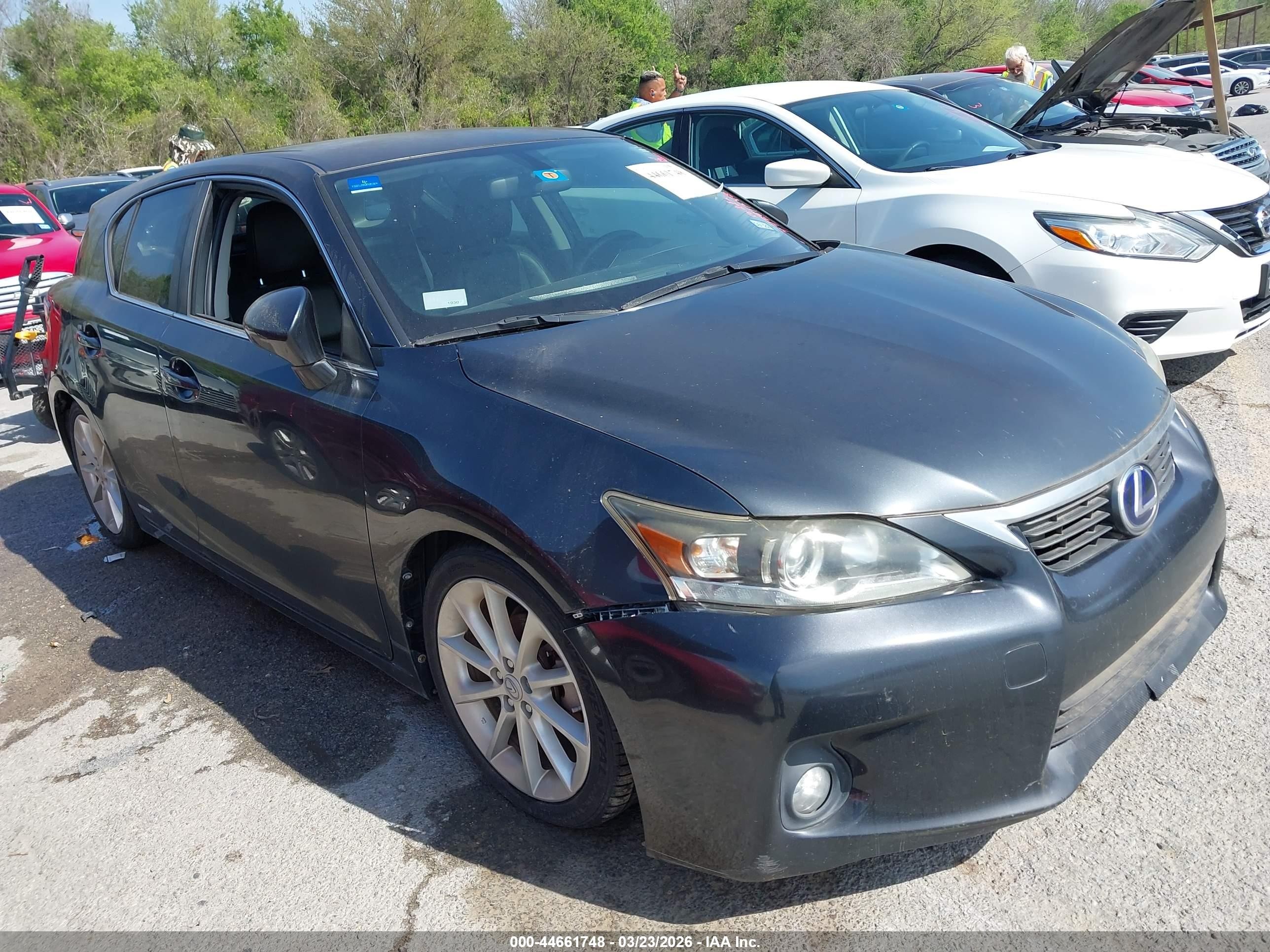 2011 Lexus CT 200h Premium, VIN JTHKD5BH9B2028883 — Front end