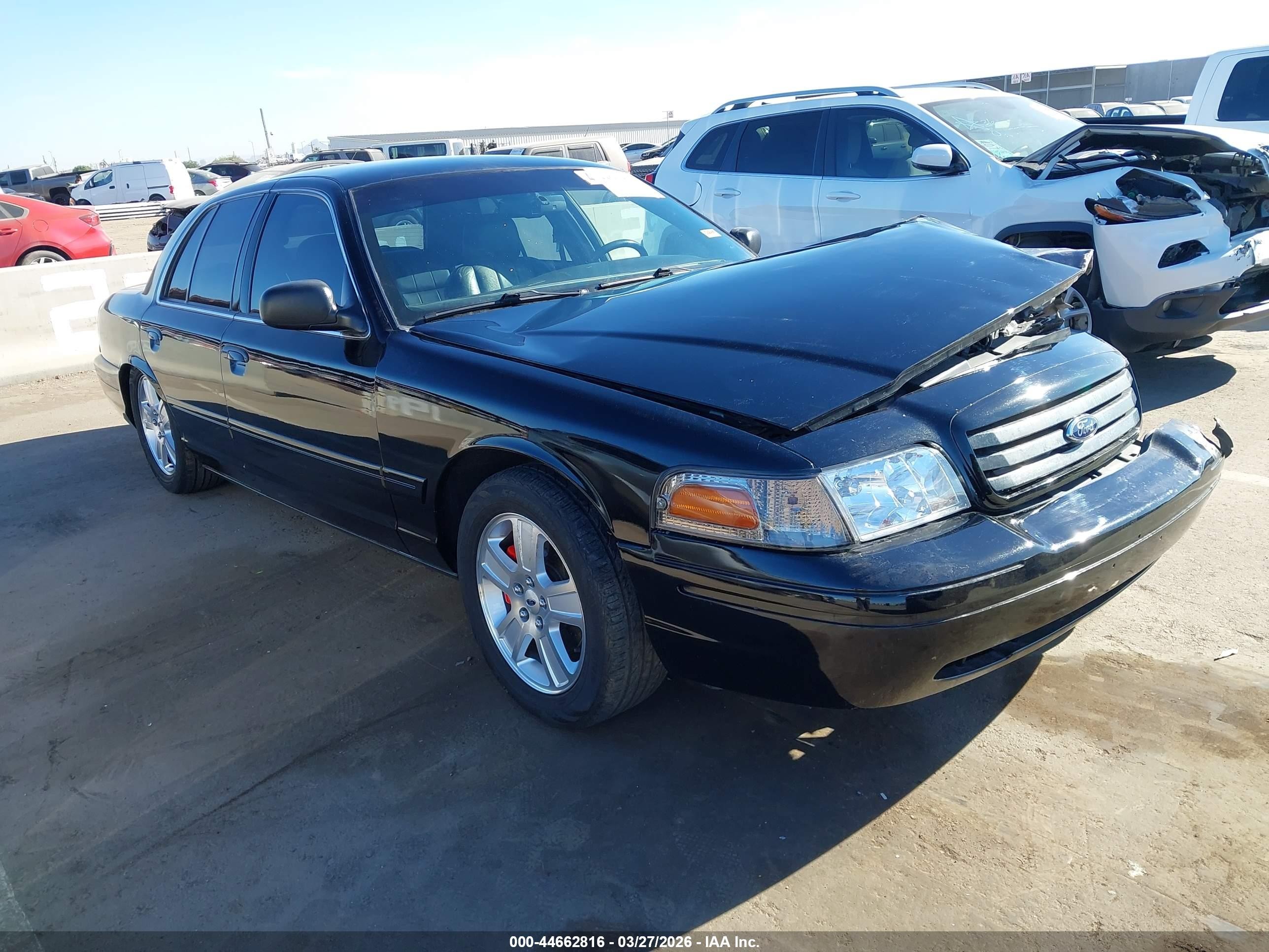 2007 Ford Crown Victoria LX, VIN 2FAHP74V67X117516 — Front end