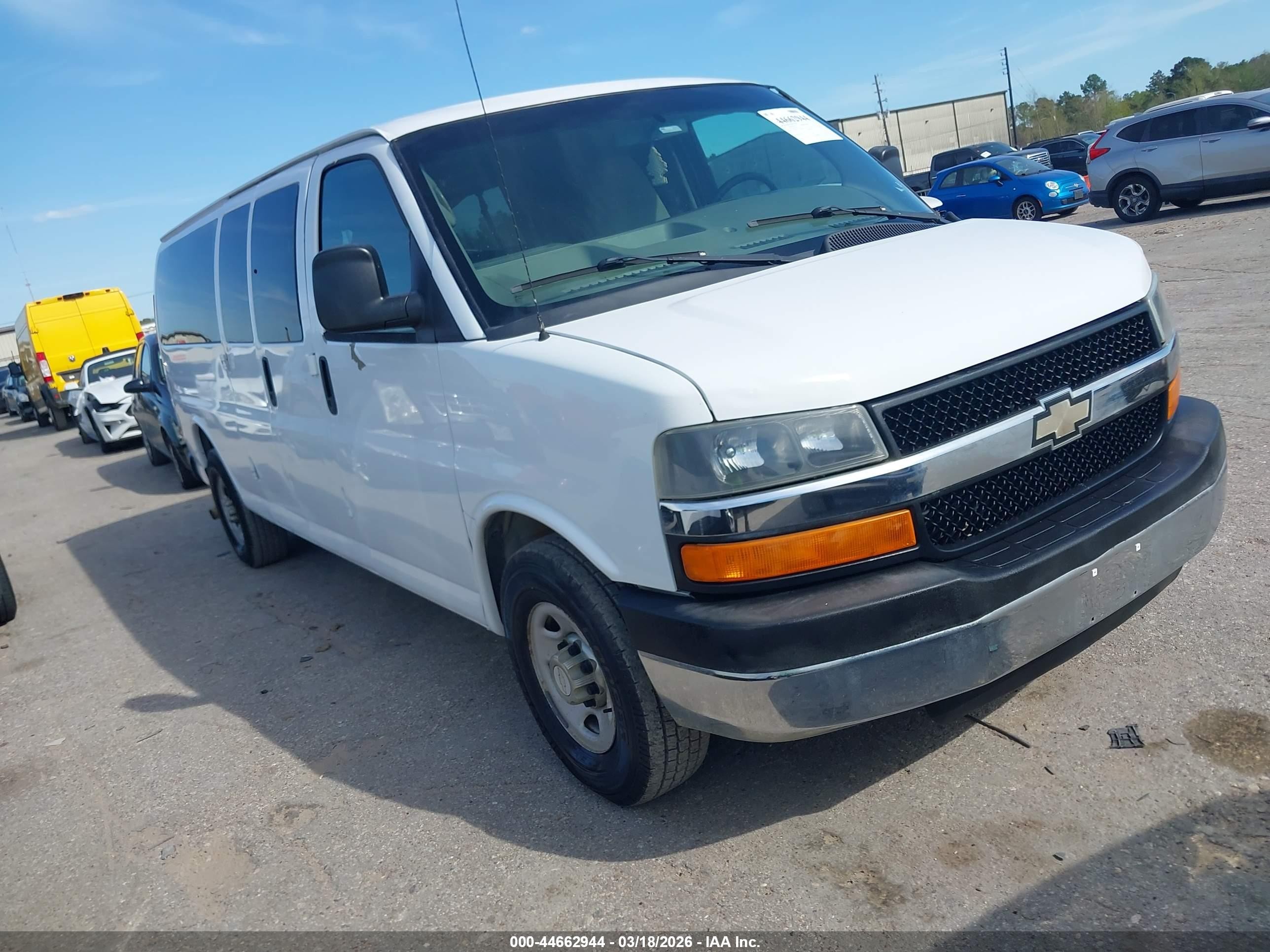 2012 Chevrolet Express Passenger 1LT, VIN 1GAZG1FG0C1155815 — Side