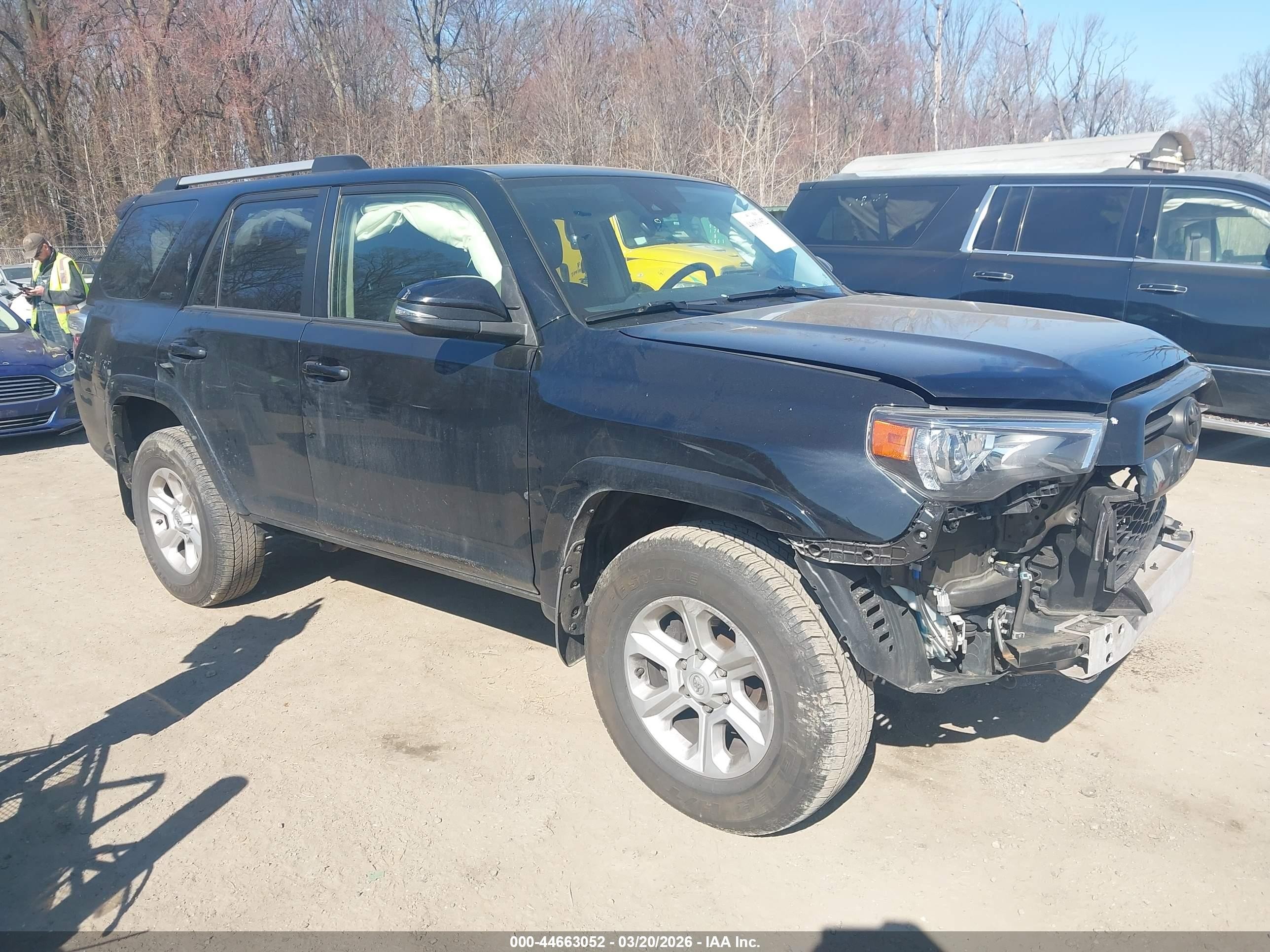 2021 Toyota 4Runner SR5 Premium, VIN JTENU5JR7M5882809 — Front end