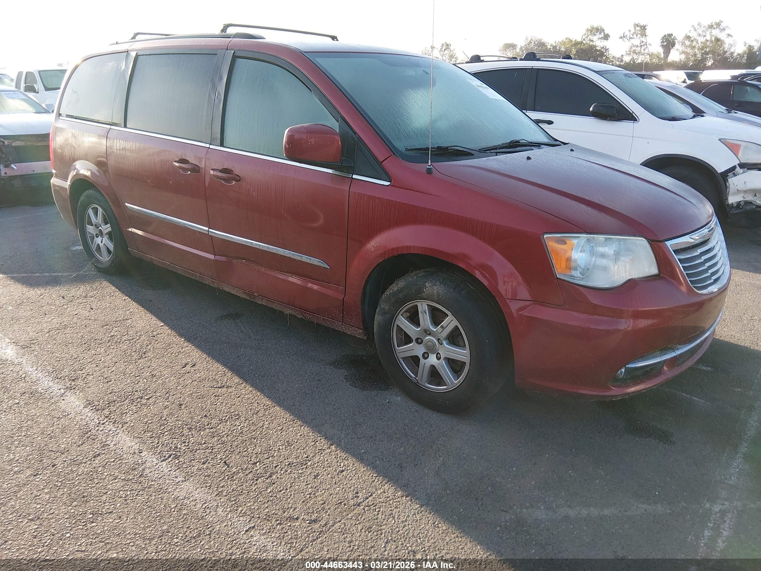 2011 Chrysler Town & Country Touring, VIN 2A4RR5DG7BR746899 — Normal wear