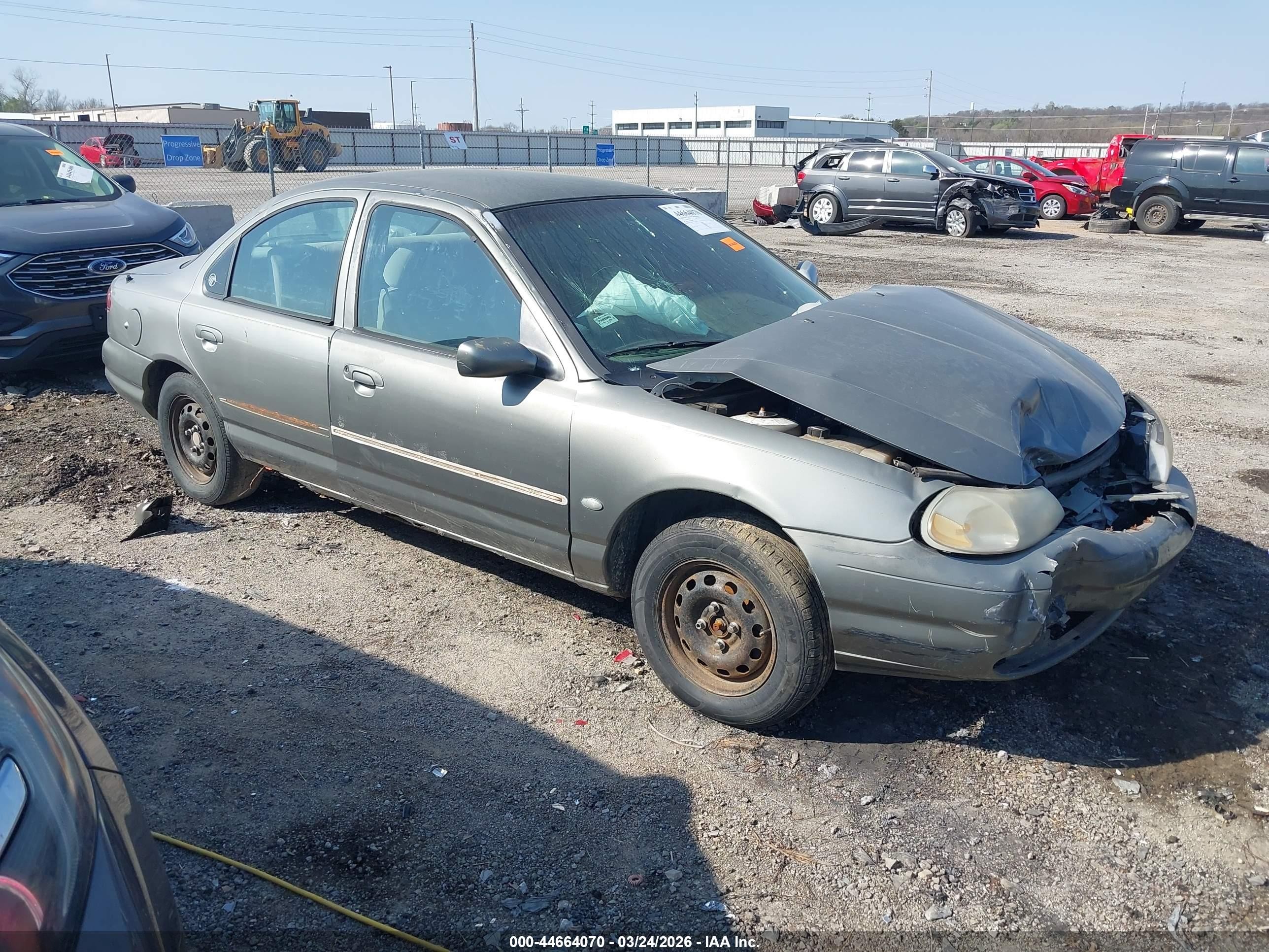 1998 Mercury Mystique GS, VIN 1MEFM6532WK646463 — Front end