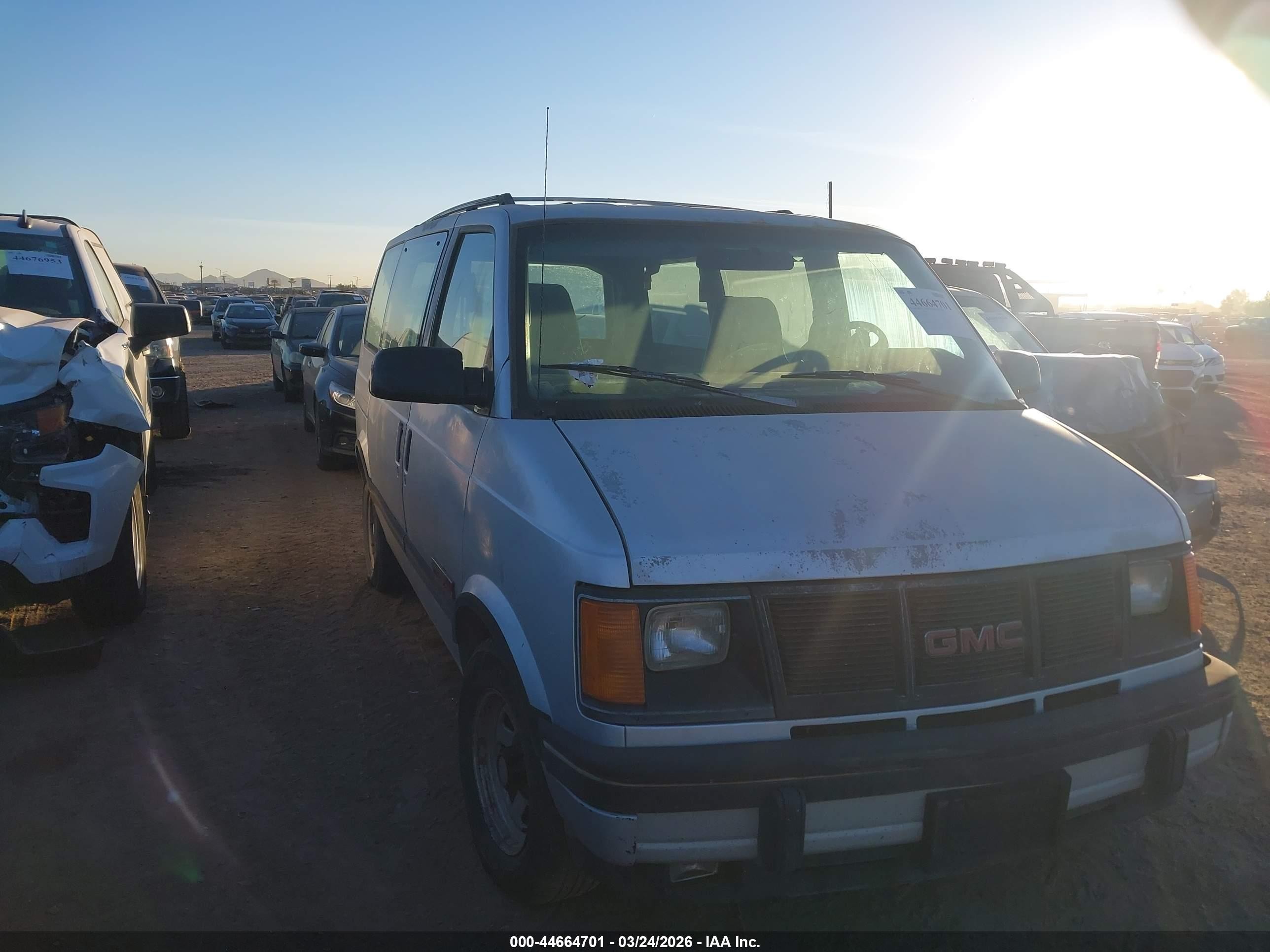 1994 GMC Safari, VIN 1GKEL19W8RB527333 — Normal wear