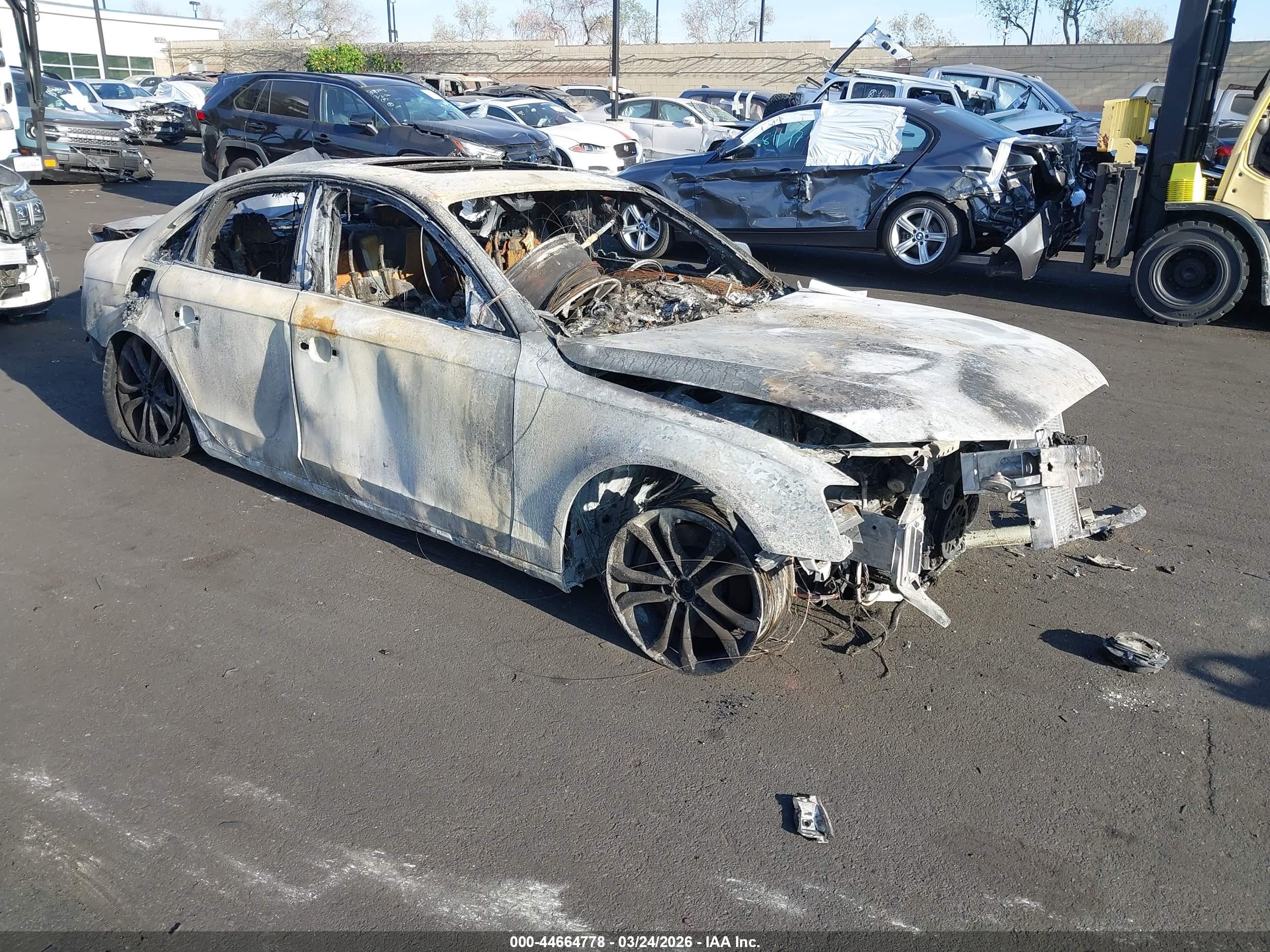 2012 Audi S4 Premium Plus, VIN WAUBGAFL1CA108649 — Пожар