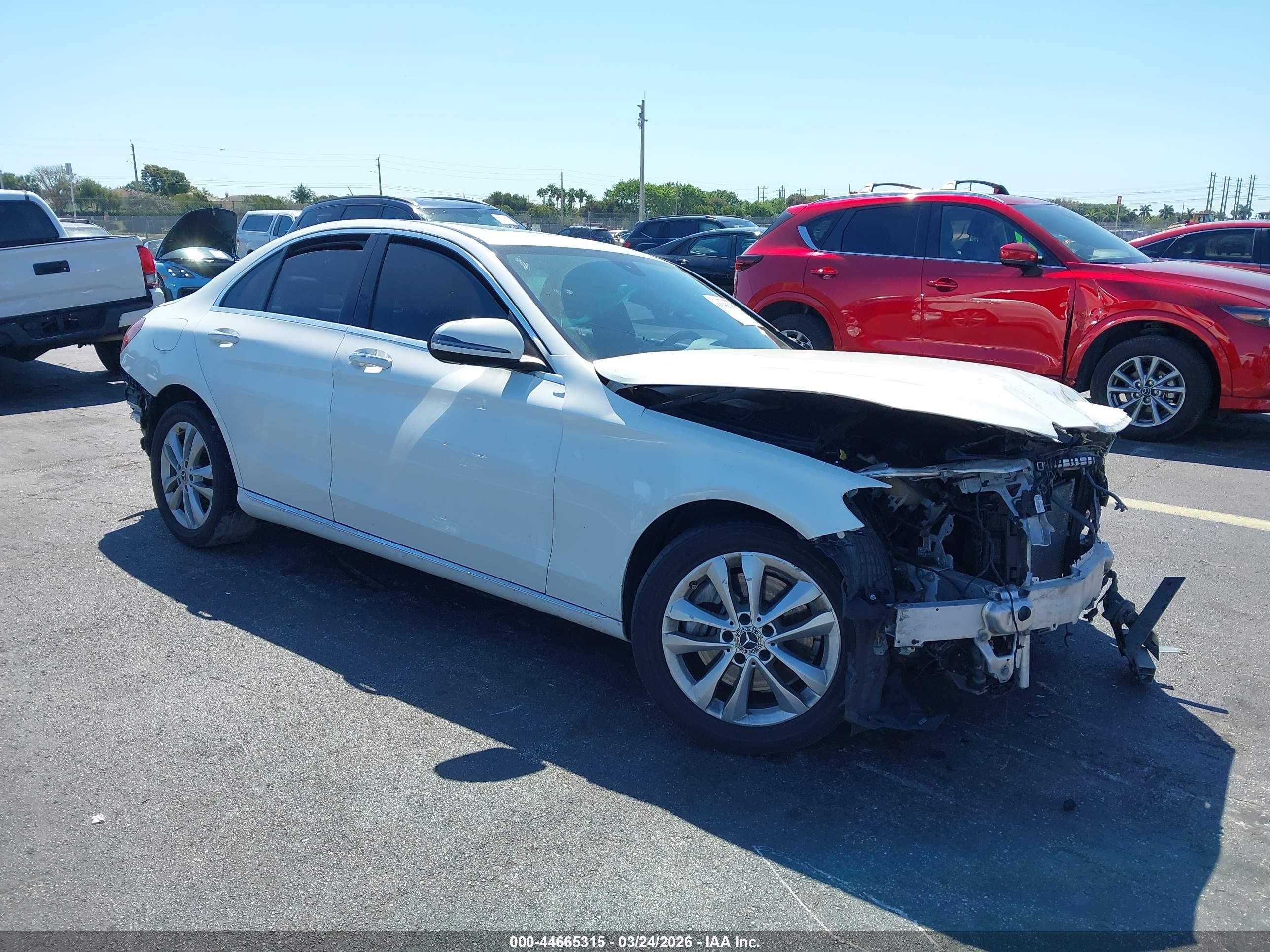 2019 Mercedes-Benz C 300, VIN 55SWF8DB6KU294784 — Side