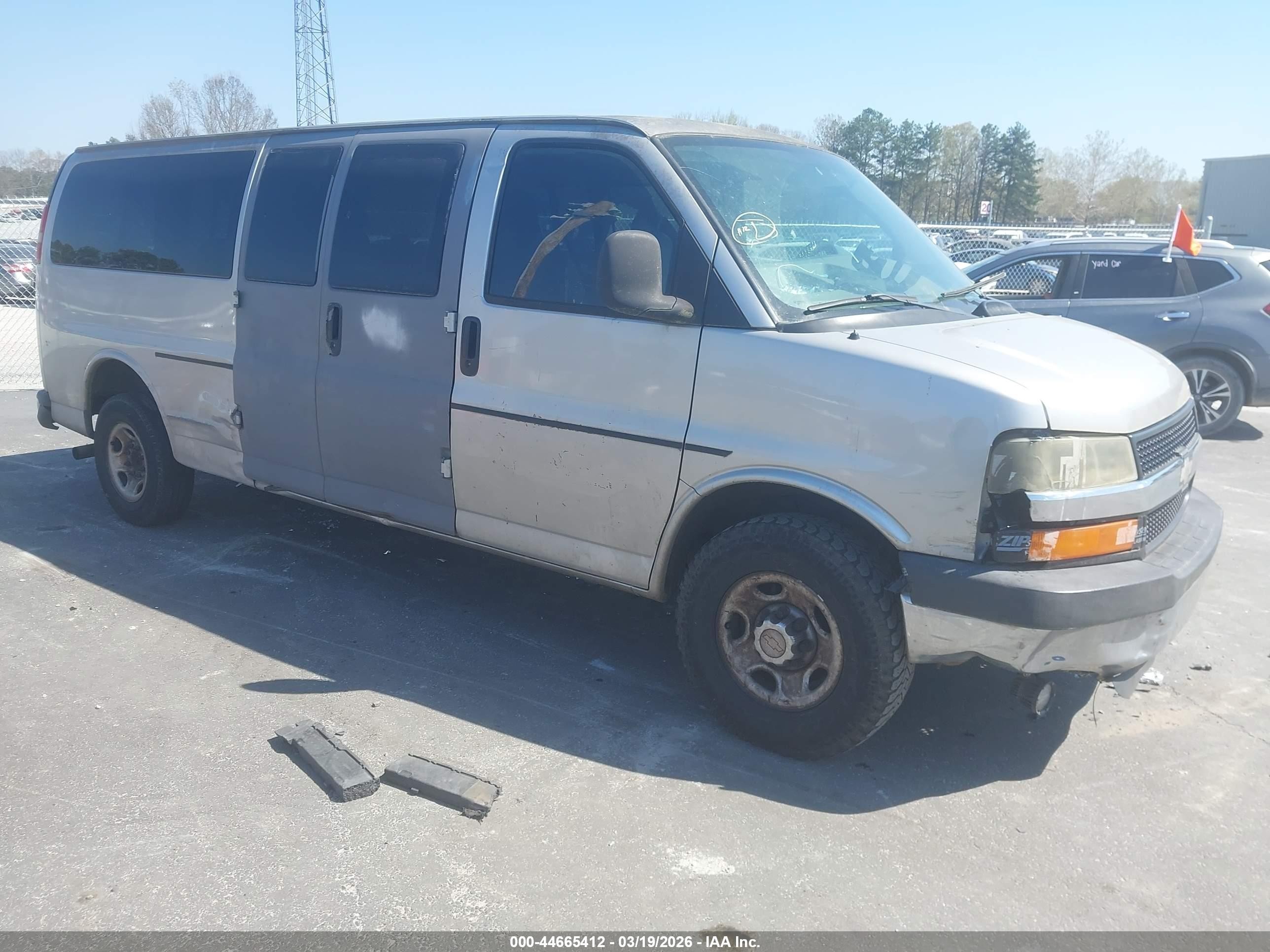 2008 Chevrolet Express Passenger, VIN 1GAHG39K481206764 — Front end