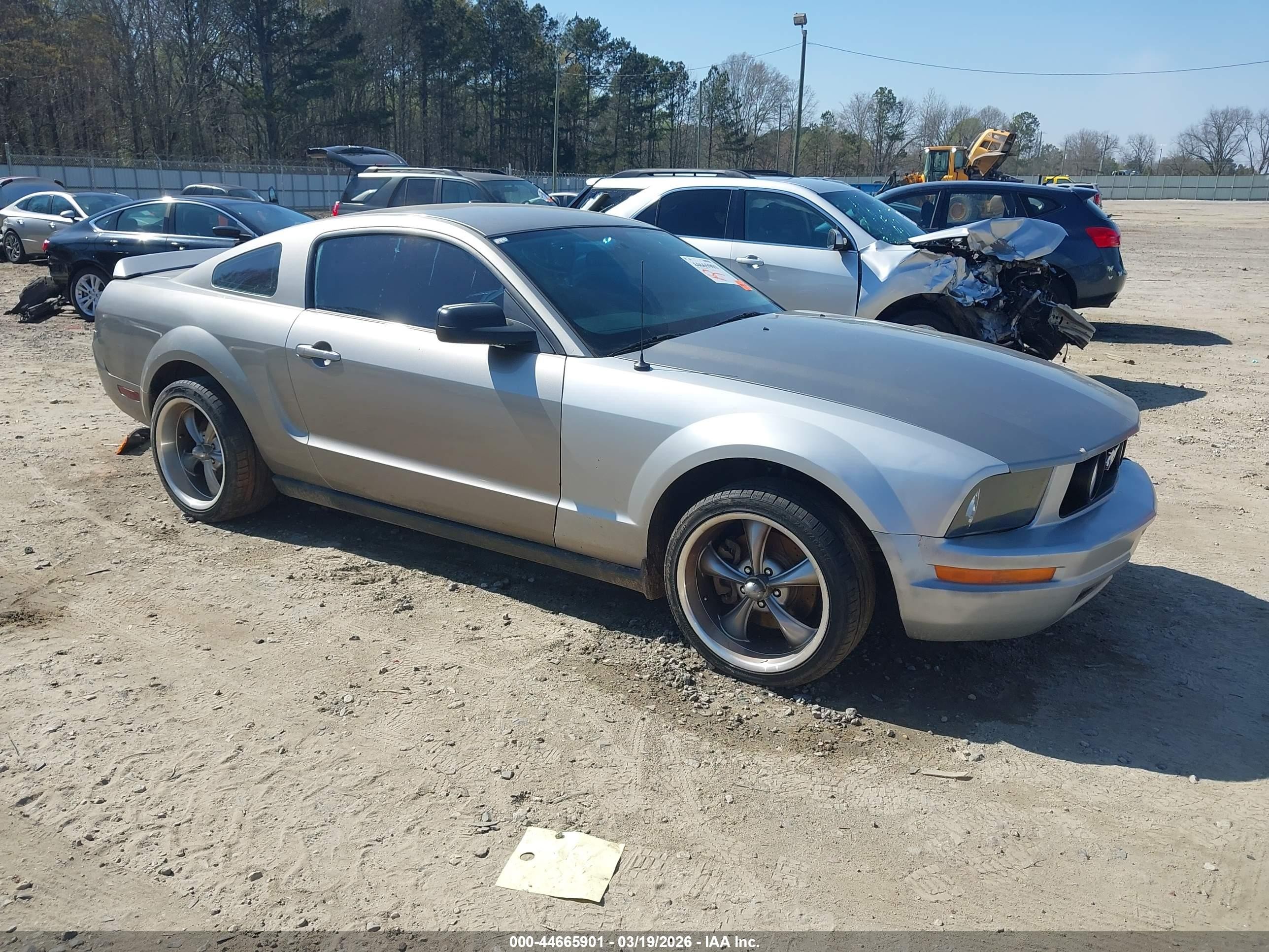 2008 Ford Mustang Deluxe, VIN 1ZVHT80N685140148 — Front end