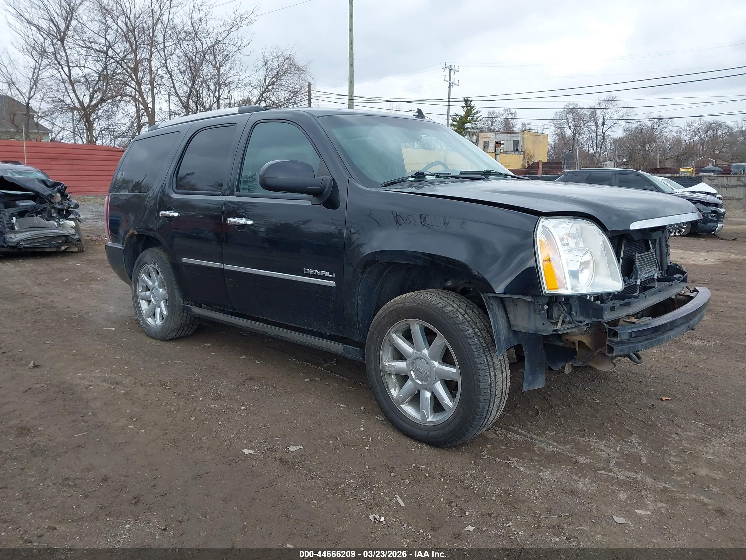 2014 GMC Yukon Denali, VIN 1GKS2EEFXER114169 — Front end