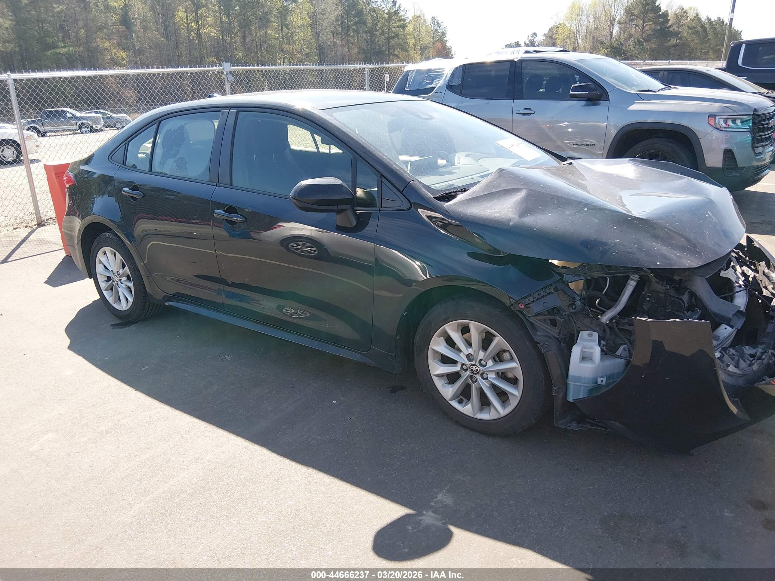 2021 Toyota Corolla LE, VIN JTDVPMAE4MJ144878 — Front end