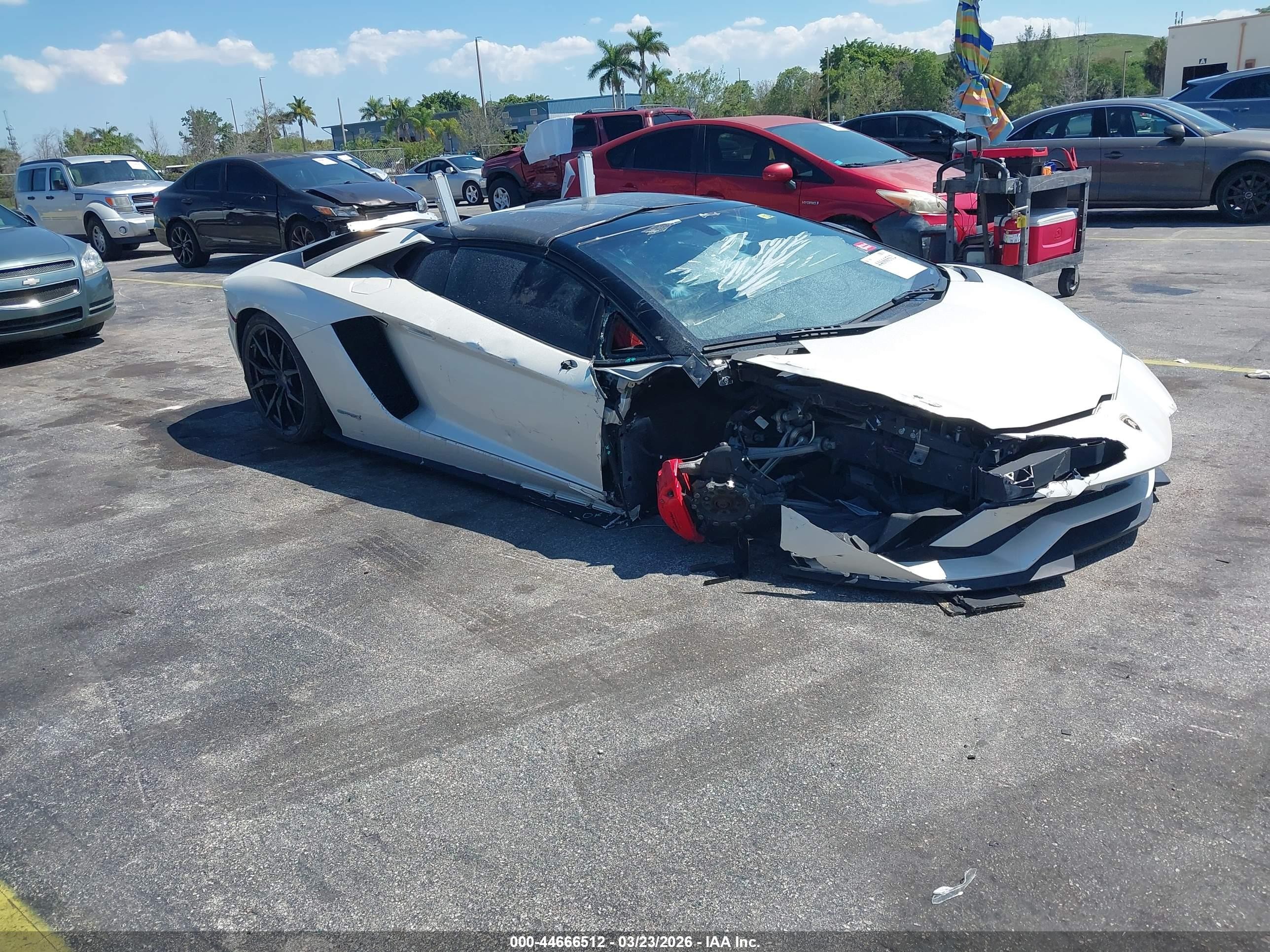 2018 Lamborghini Aventador S, VIN ZHWUV4ZD5JLA07309 — Side