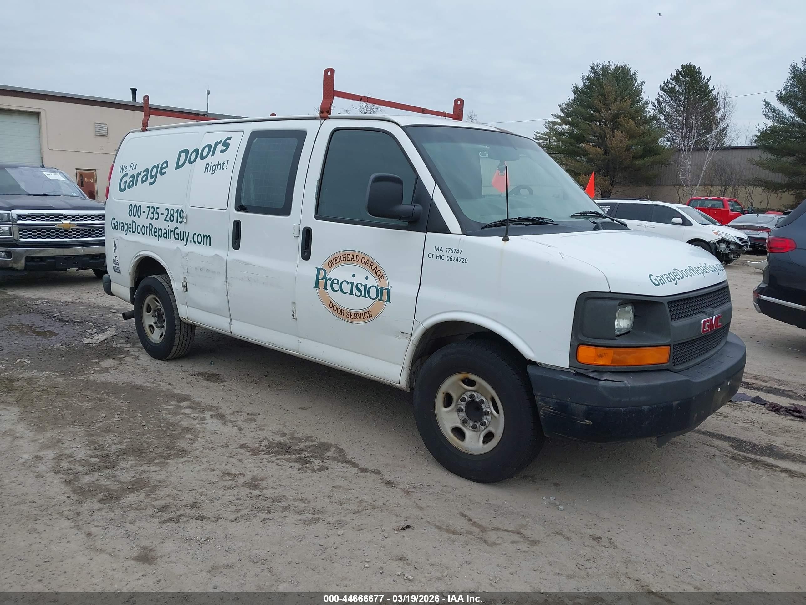 2011 GMC Savana Cargo, VIN 1GTW7FCA6B1174374 — Side