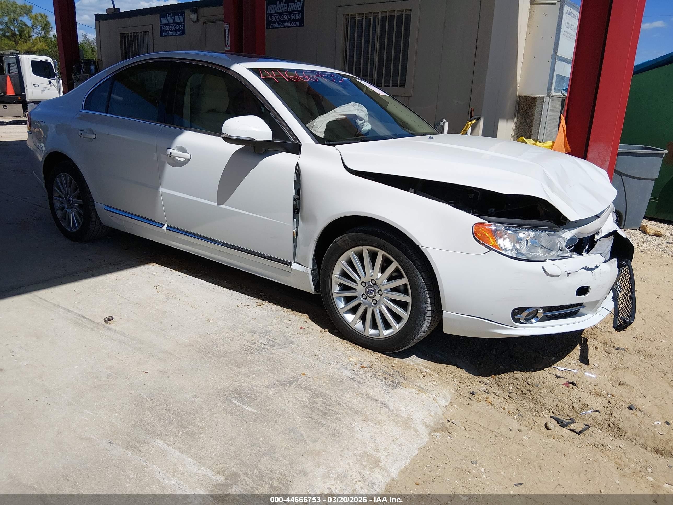2013 Volvo S80 3.2L, VIN YV1952AS1D1167708 — Перед