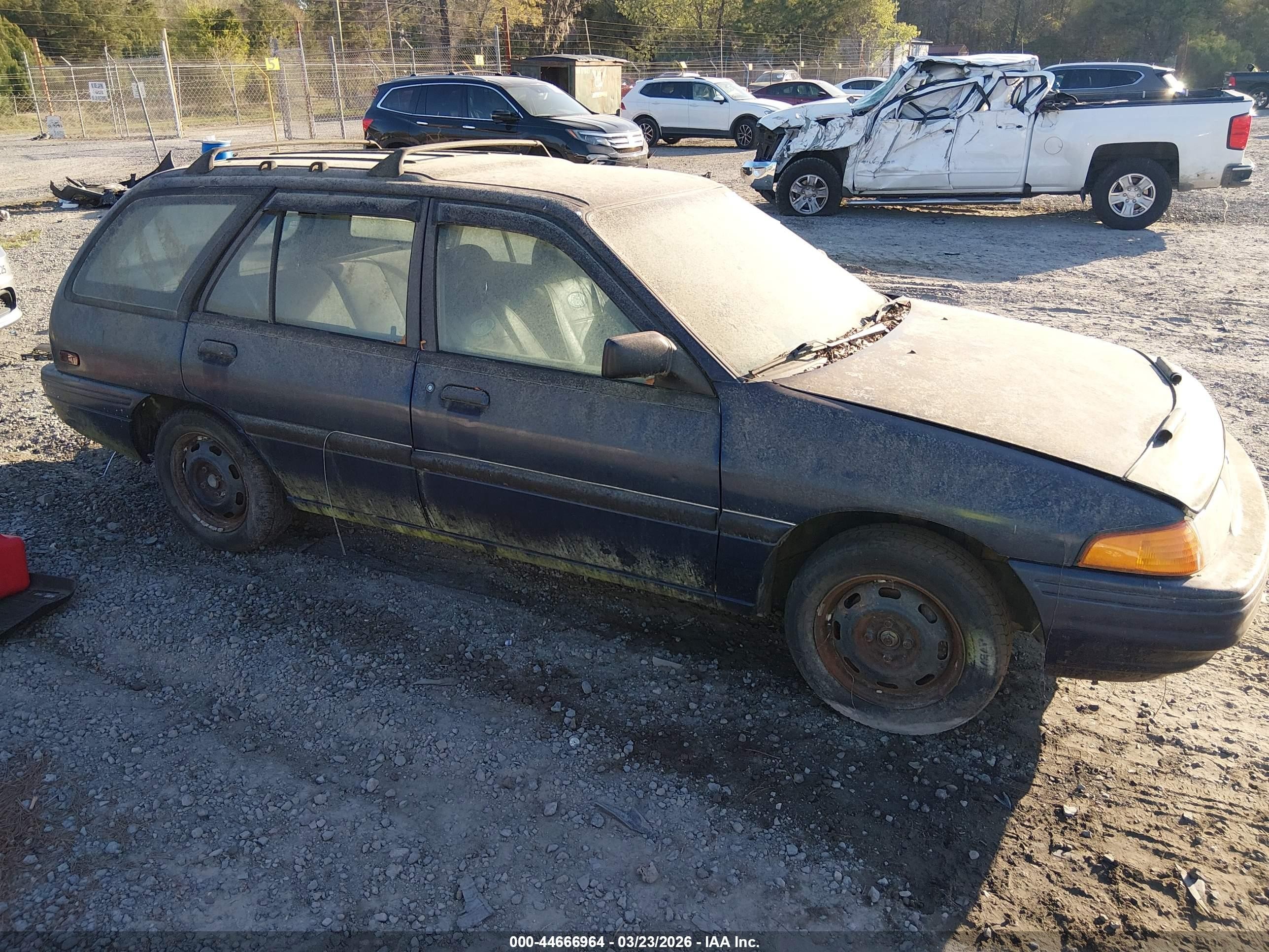 1995 Ford Escort LX, VIN 1FASP15J8SW390878 — Normal wear