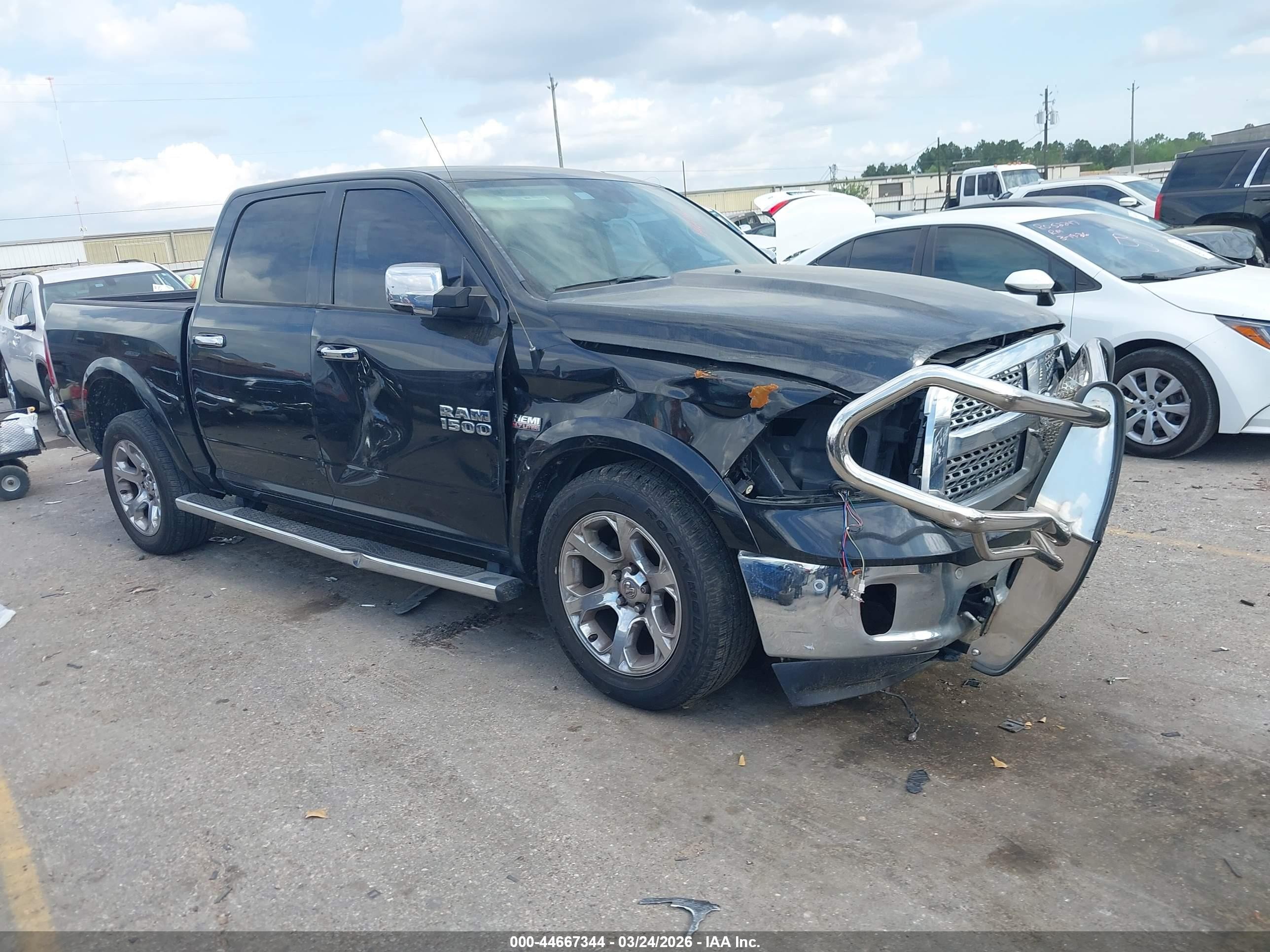 2016 Ram 1500 Laramie, VIN 1C6RR6NT4GS147978 — Фото с аукциона 1 of 5