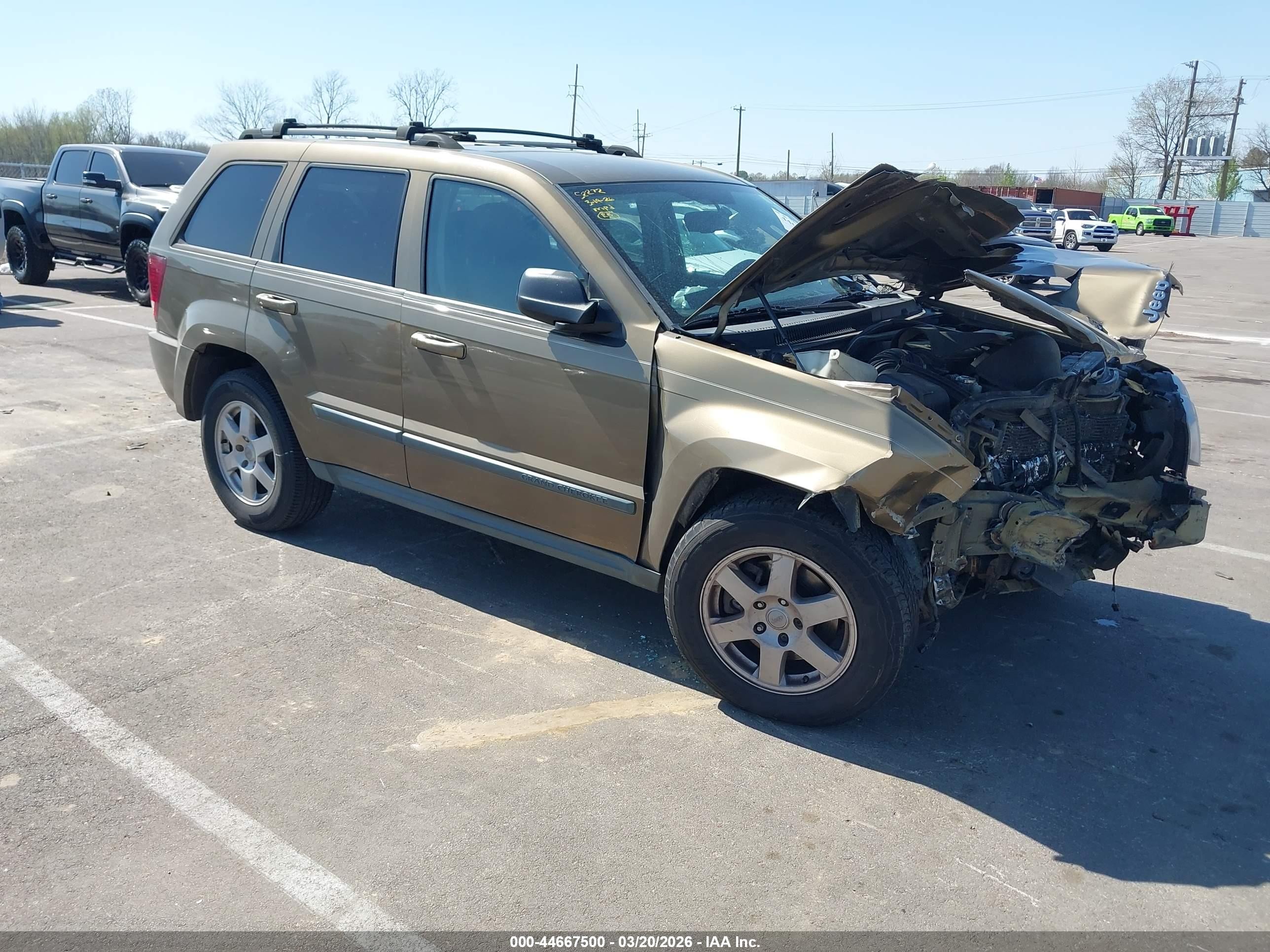 2009 Jeep Grand Cherokee Laredo, VIN 1J8HR48P59C545651 — Front end