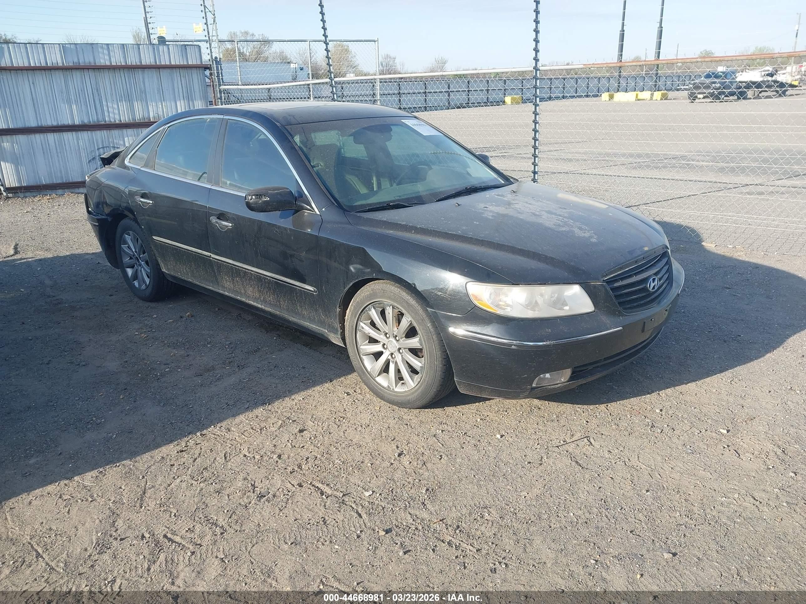 2009 Hyundai Azera Limited, VIN KMHFC46F99A358348 — Rear end
