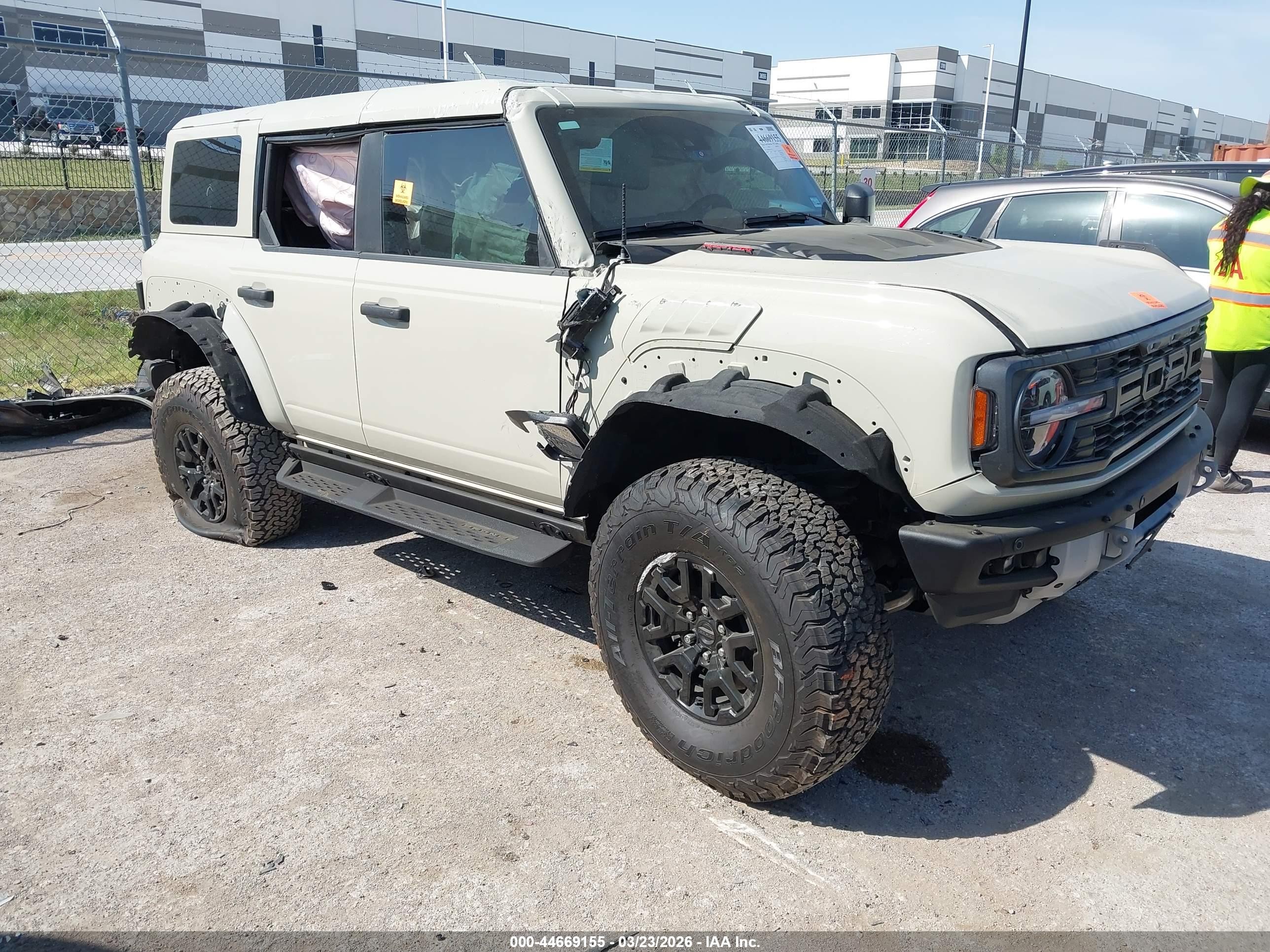 2025 Ford Bronco Raptor, VIN 1FMEE0RR3SLA54575 — Фото с аукциона