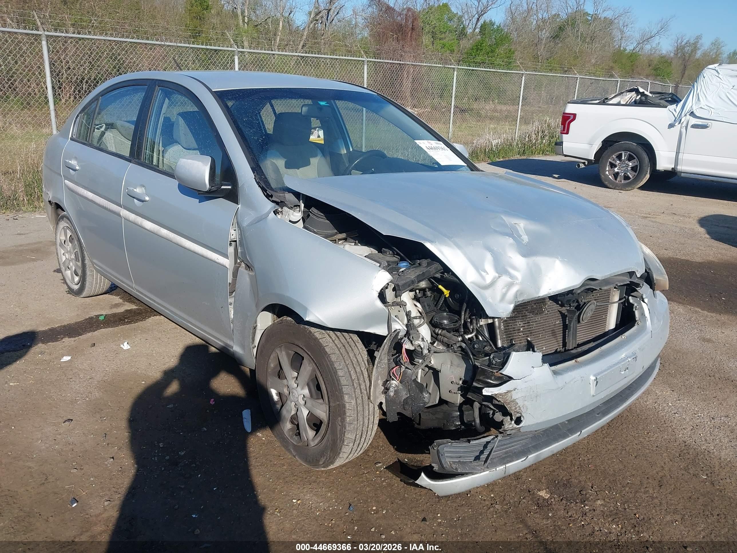 2011 Hyundai Accent GLS, VIN KMHCN4AC5BU598737 — Перед