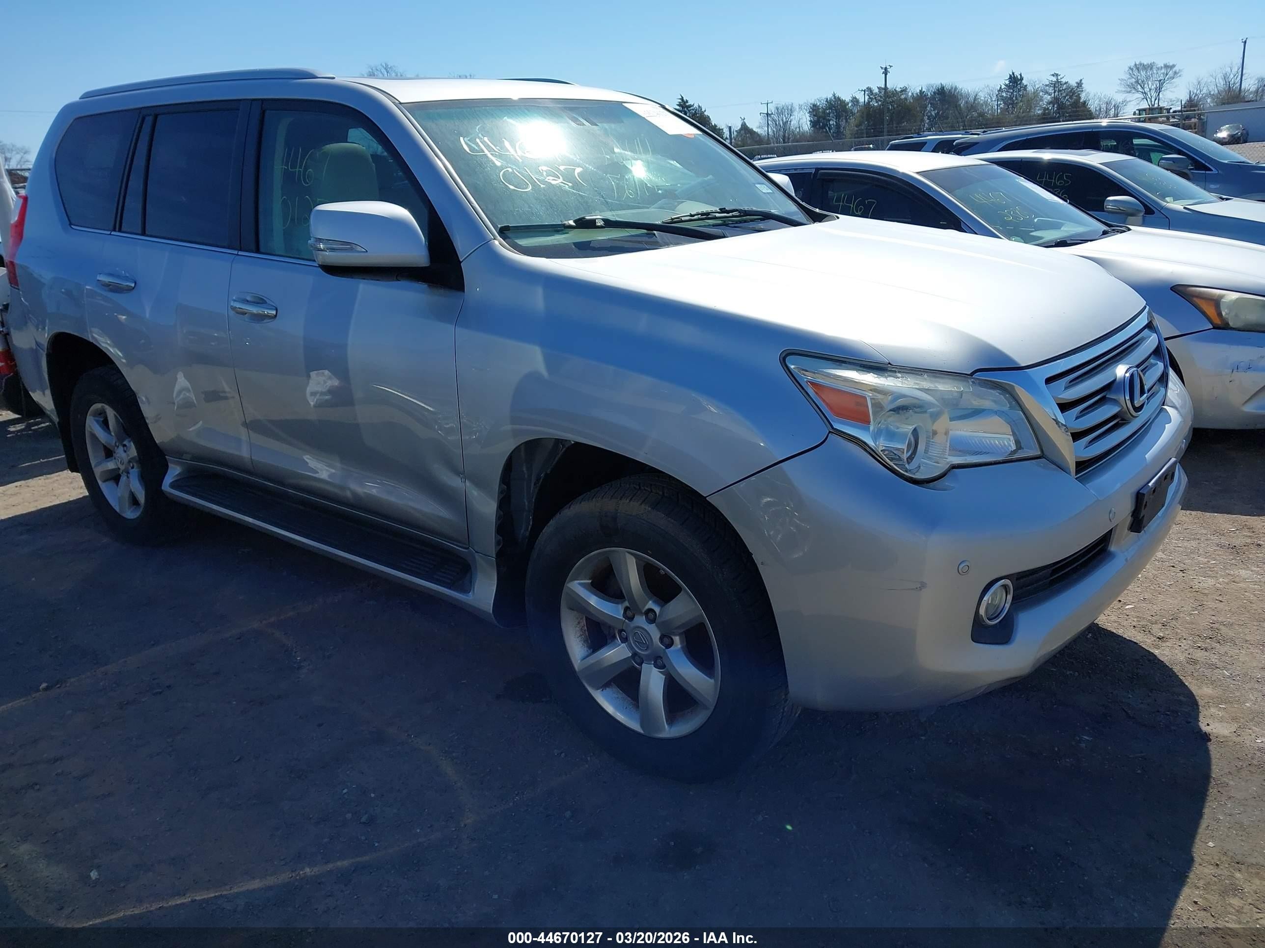 2011 Lexus GX 460, VIN JTJBM7FX8B5018632 — Side