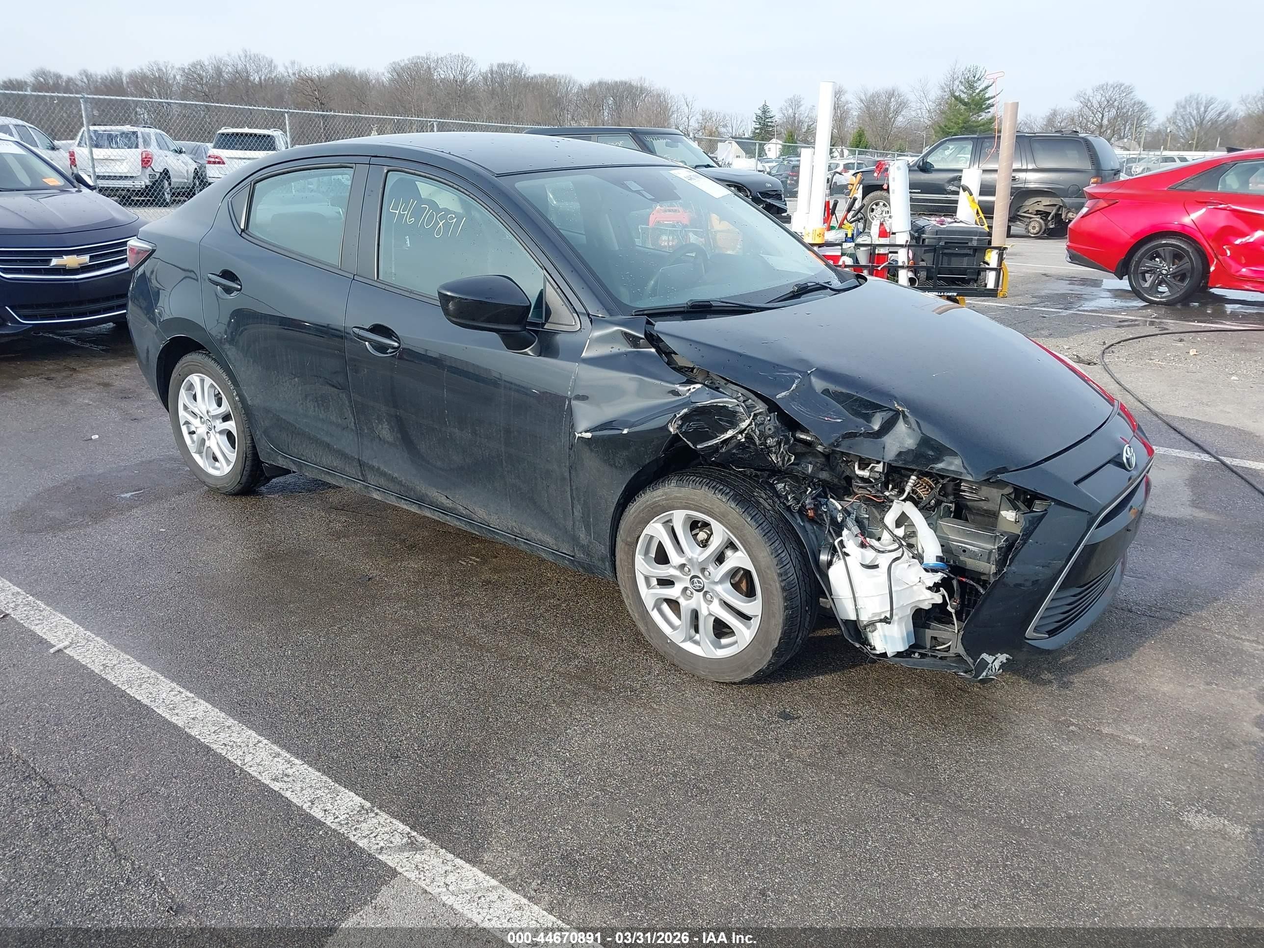 2017 Toyota Yaris, VIN 3MYDLBYV4HY166710 — Front end