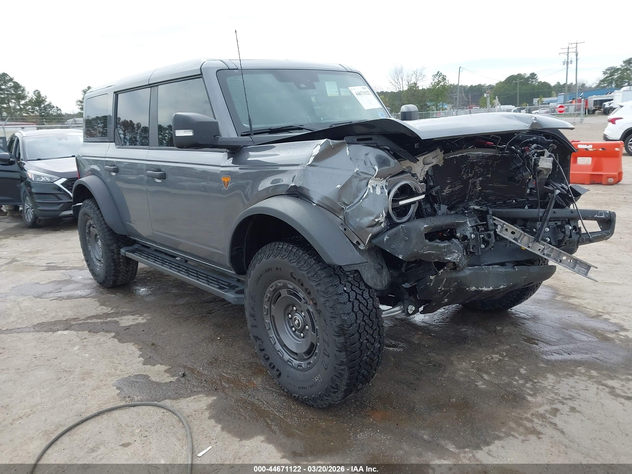 2025 Ford Bronco Badlands, VIN 1FMEE9BP7SLB11471 — Front end