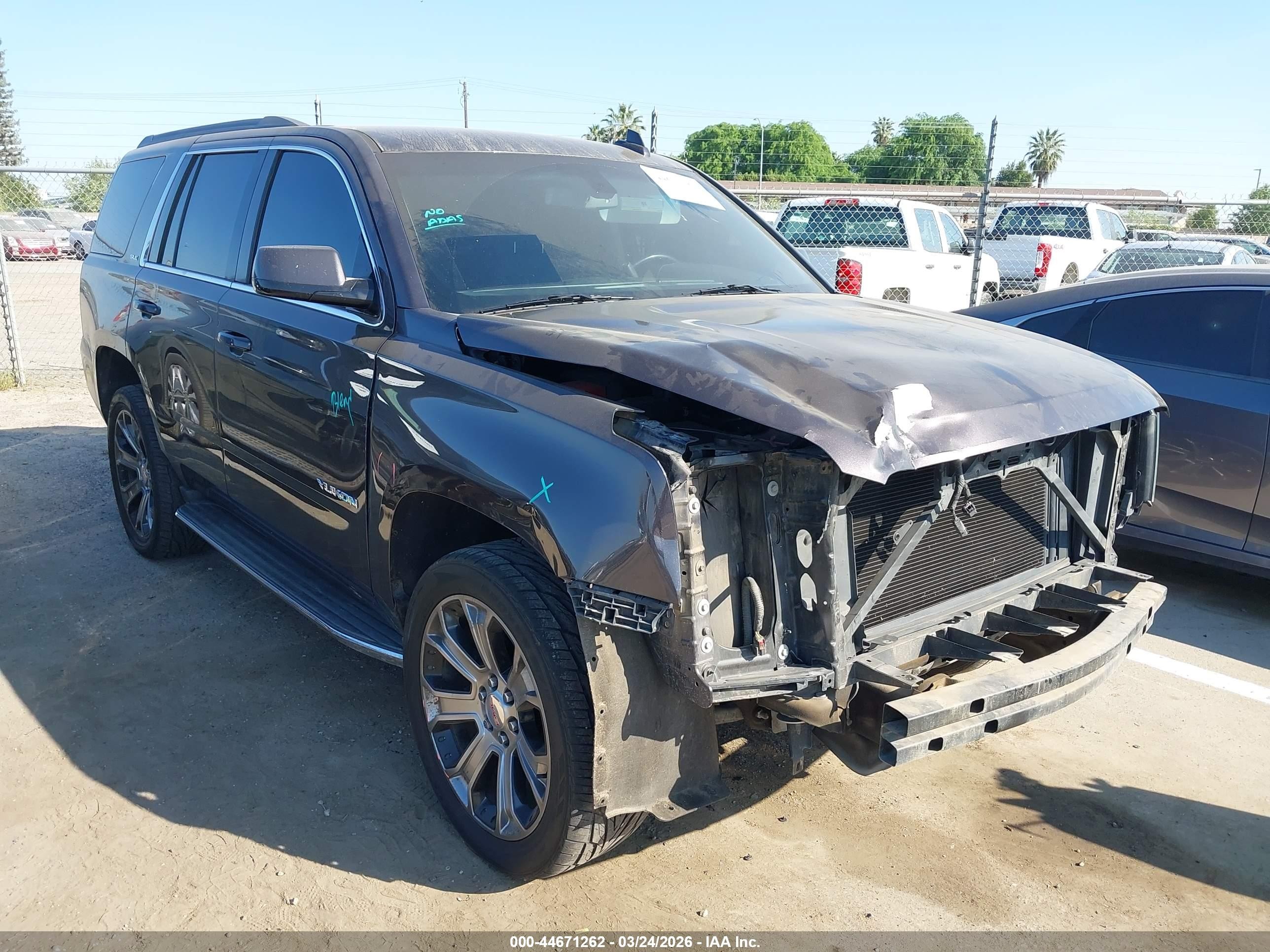 2017 GMC Yukon SLE, VIN 1GKS1AEC3HR204821 — Front end