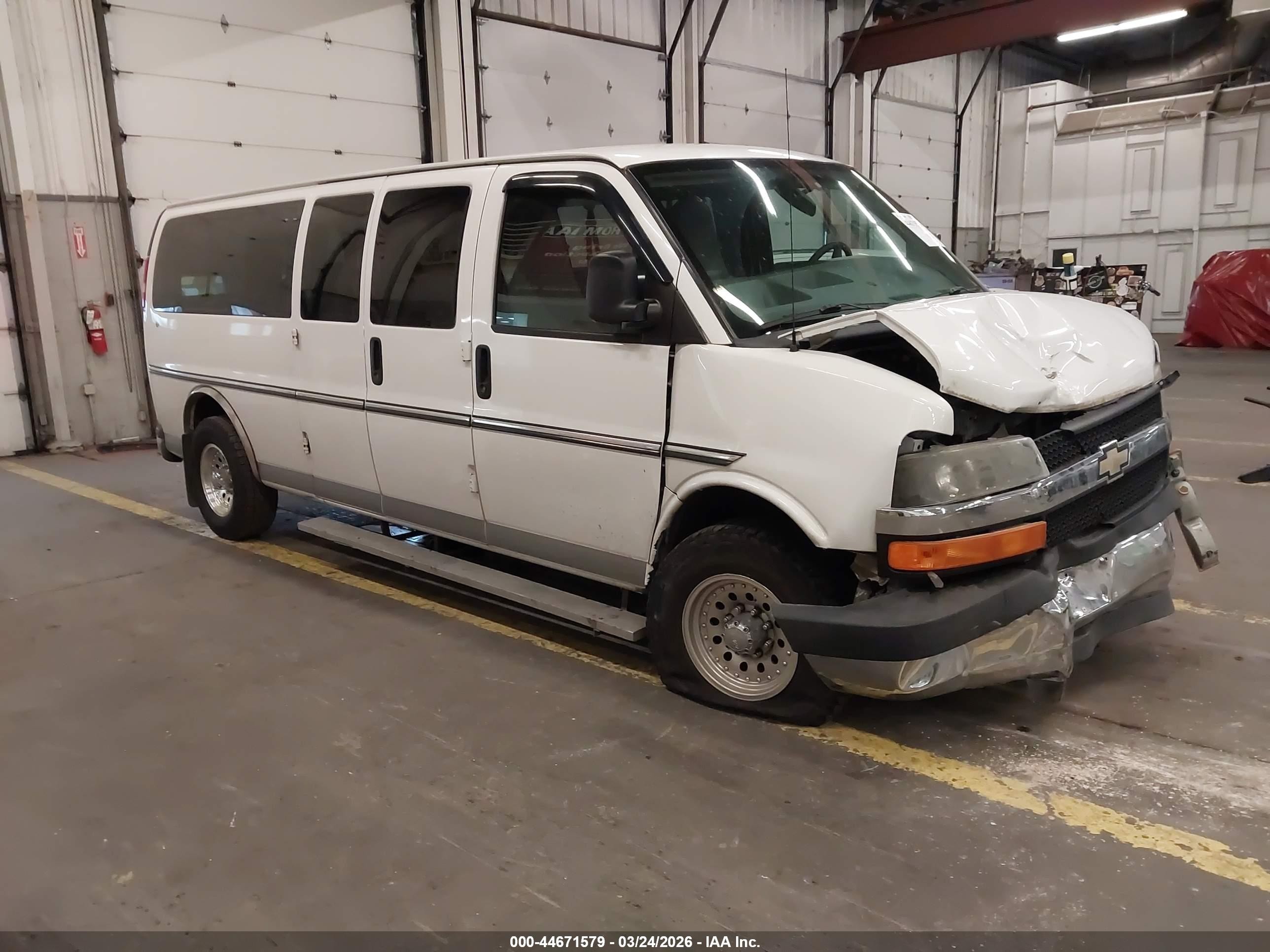 2012 Chevrolet Express Passenger 1LT, VIN 1GAZG1FG6C1182730 — Front end