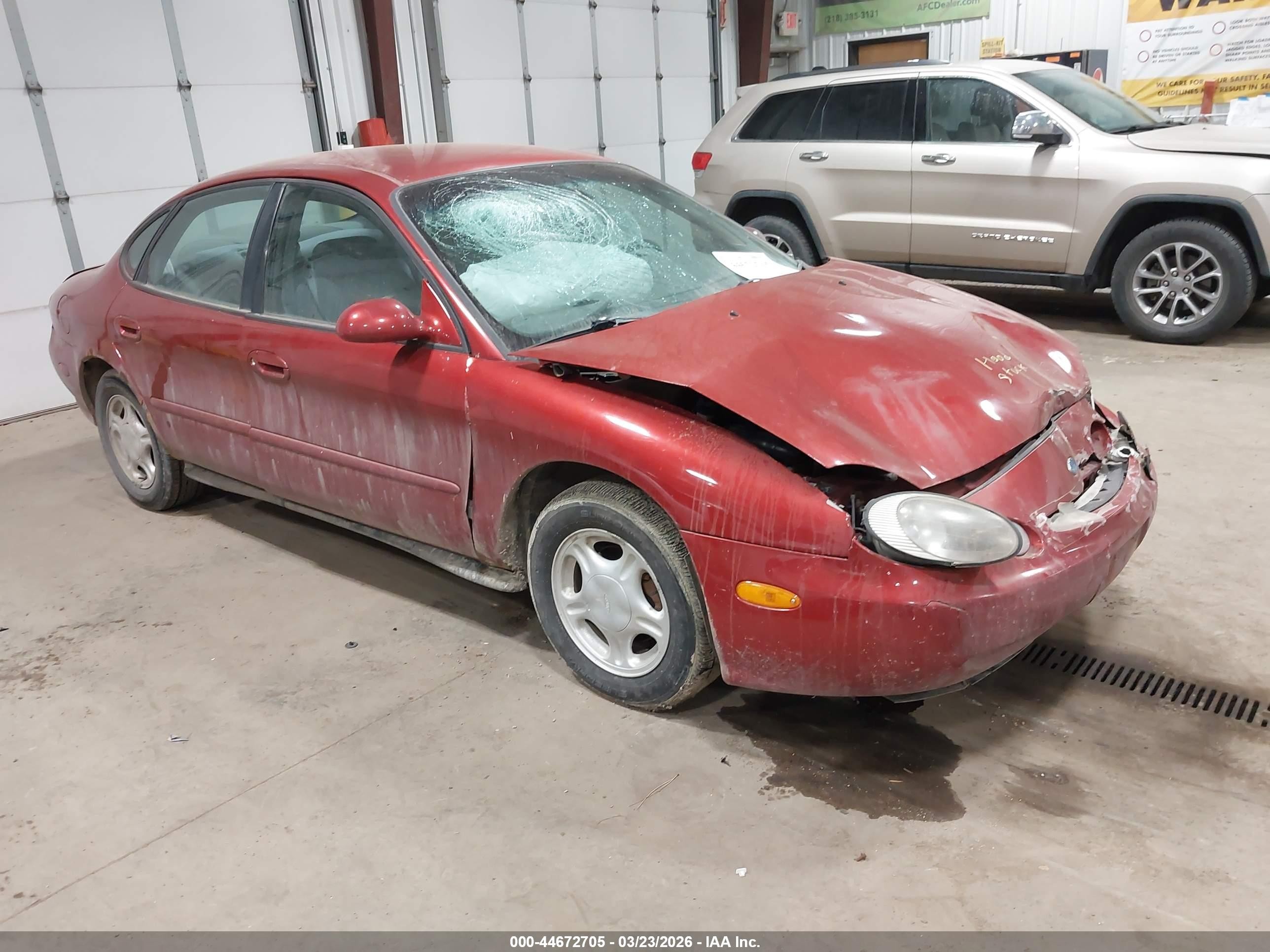 1997 Ford Taurus GL, VIN 1FALP52U5VG241322 — Front end
