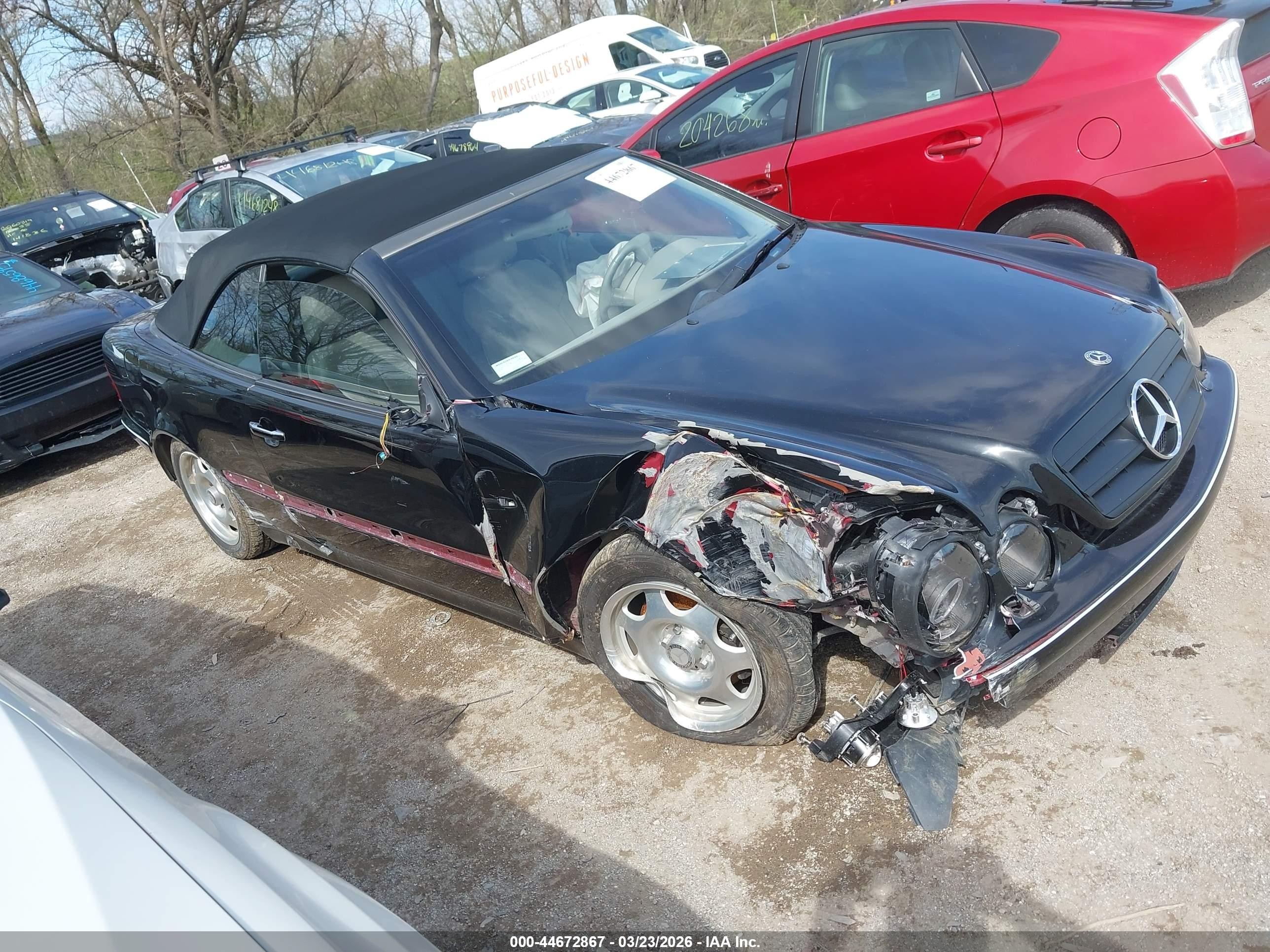 1999 Mercedes-Benz CLK 320/430, VIN WDBLK65G2XT014649 — Front end