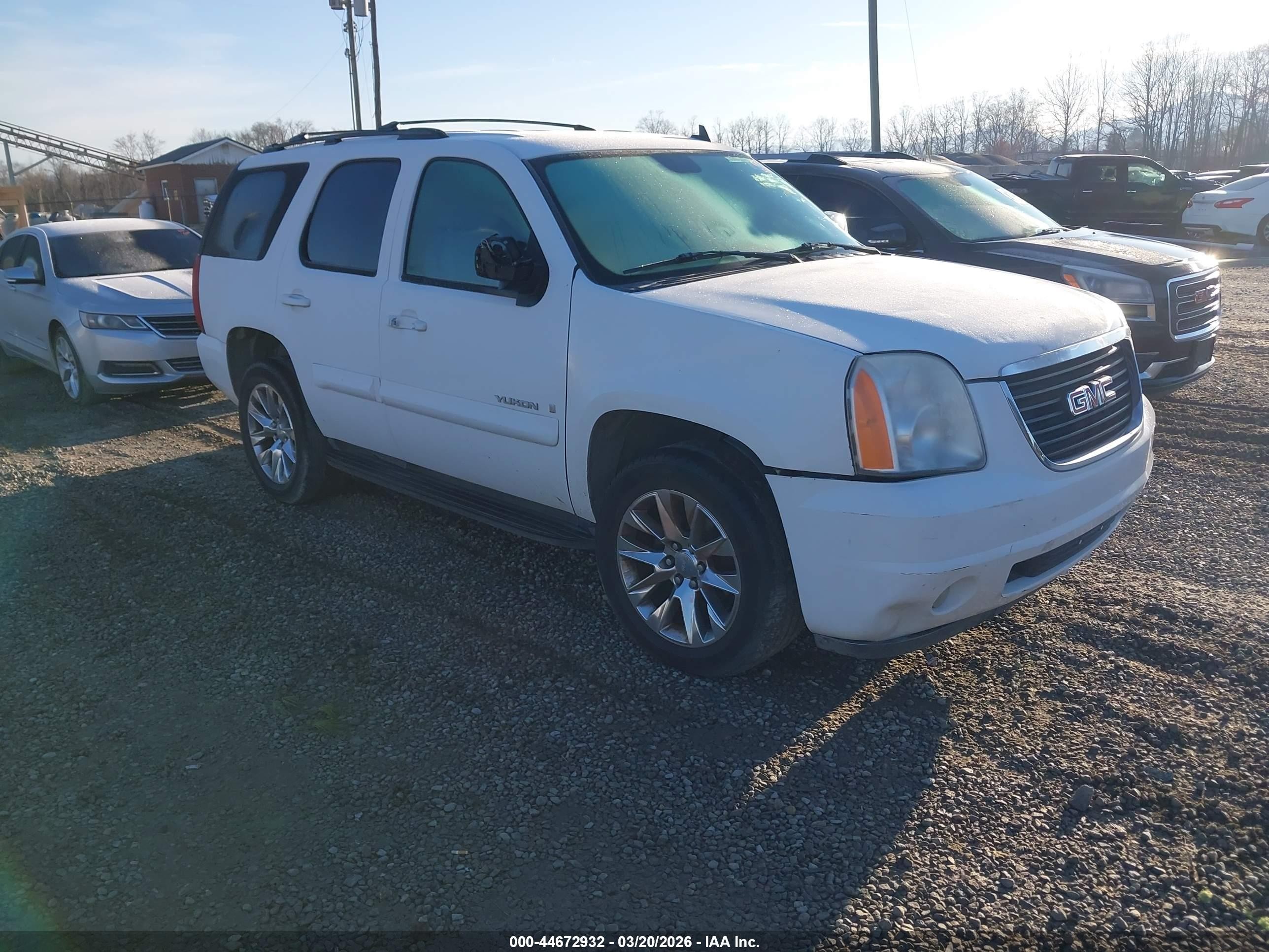 2007 GMC Yukon SLT, VIN 1GKFC13097J122951 — Front end