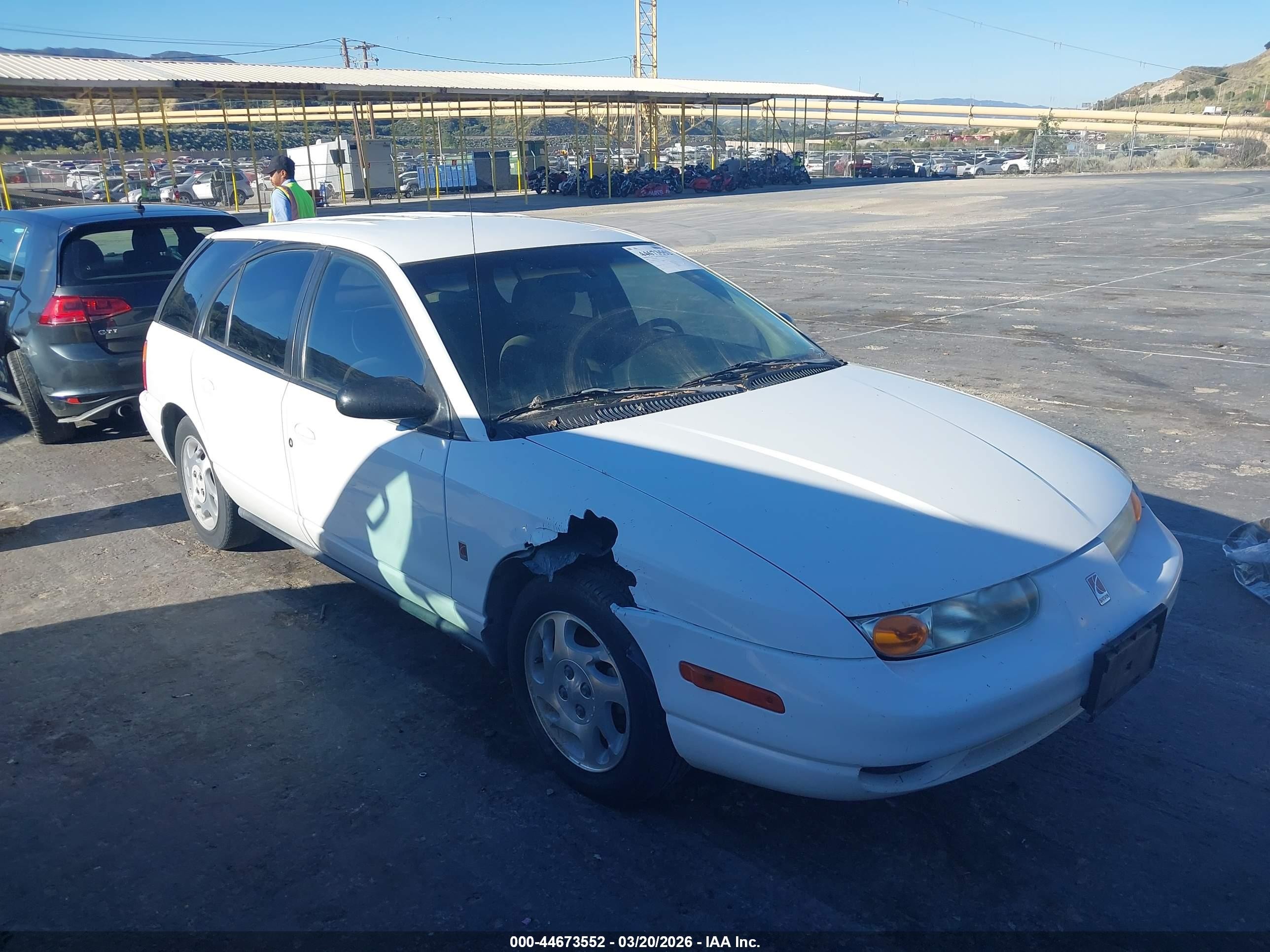 2000 Saturn SW, VIN 1G8ZJ827XYZ137932 — Перед
