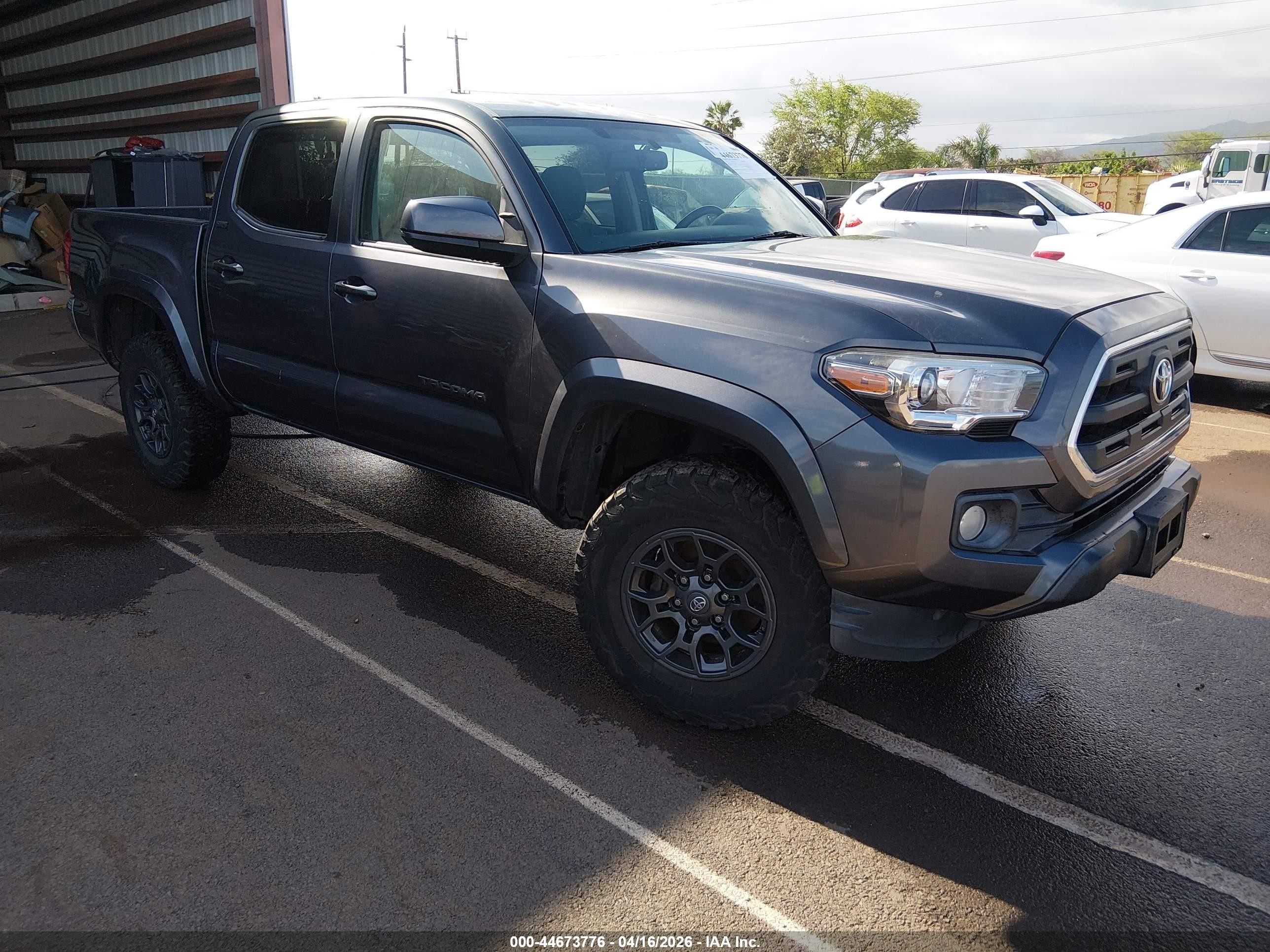 2017 Toyota Tacoma SR5, VIN 3TMAZ5CN0HM052123 — Rear end
